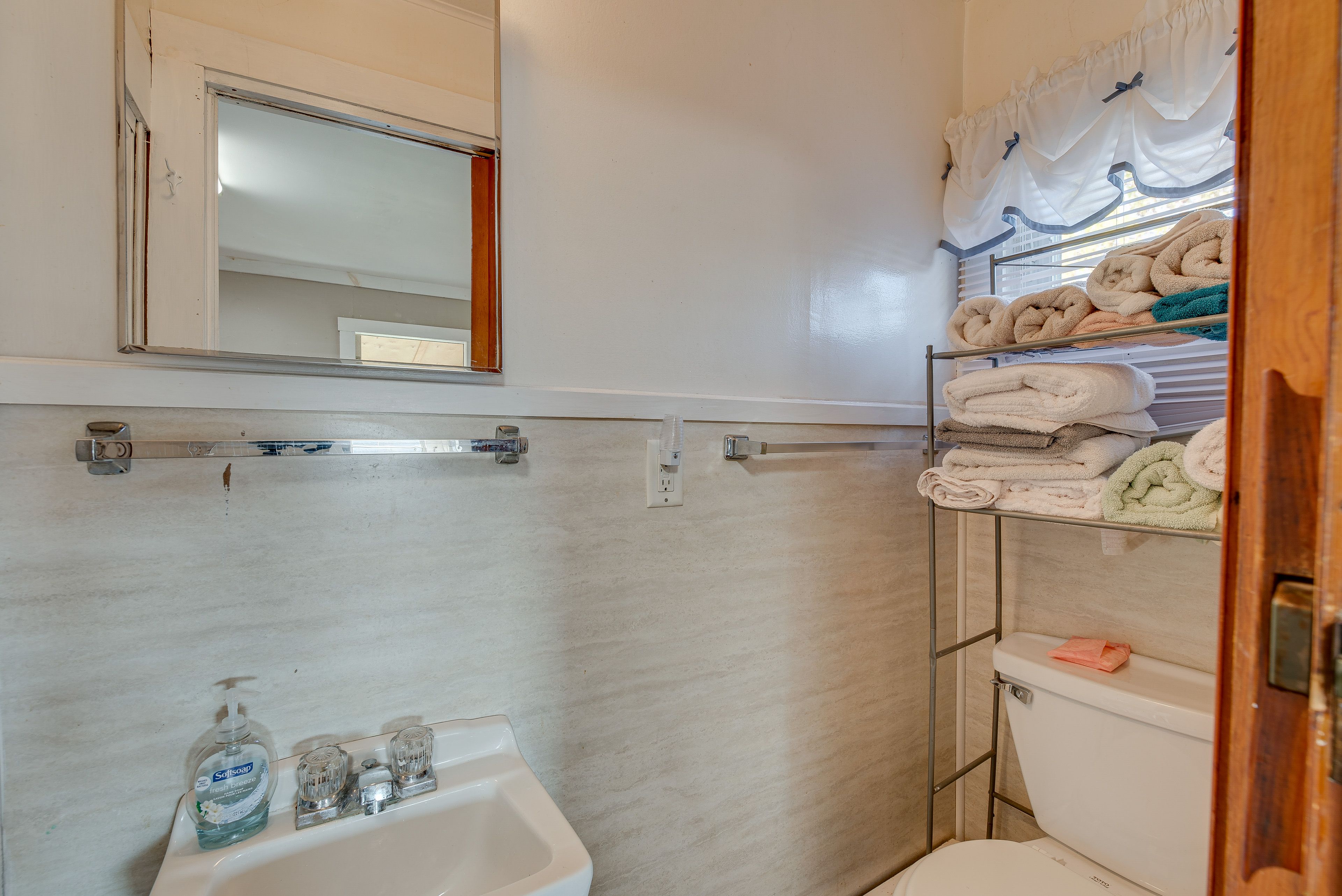 Full Bathroom | Walk-In Shower | Complimentary Toiletries | Towels Provided