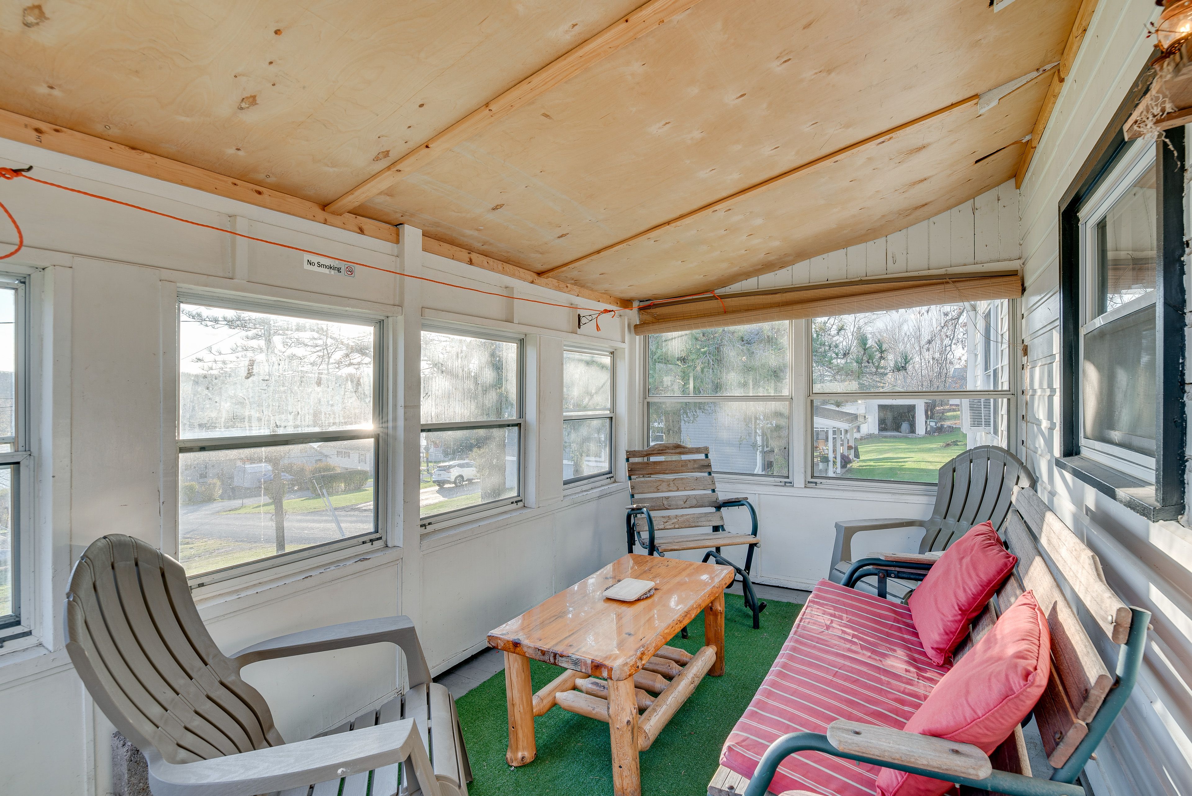 Screened-In Porch | Outdoor Seating & Dining