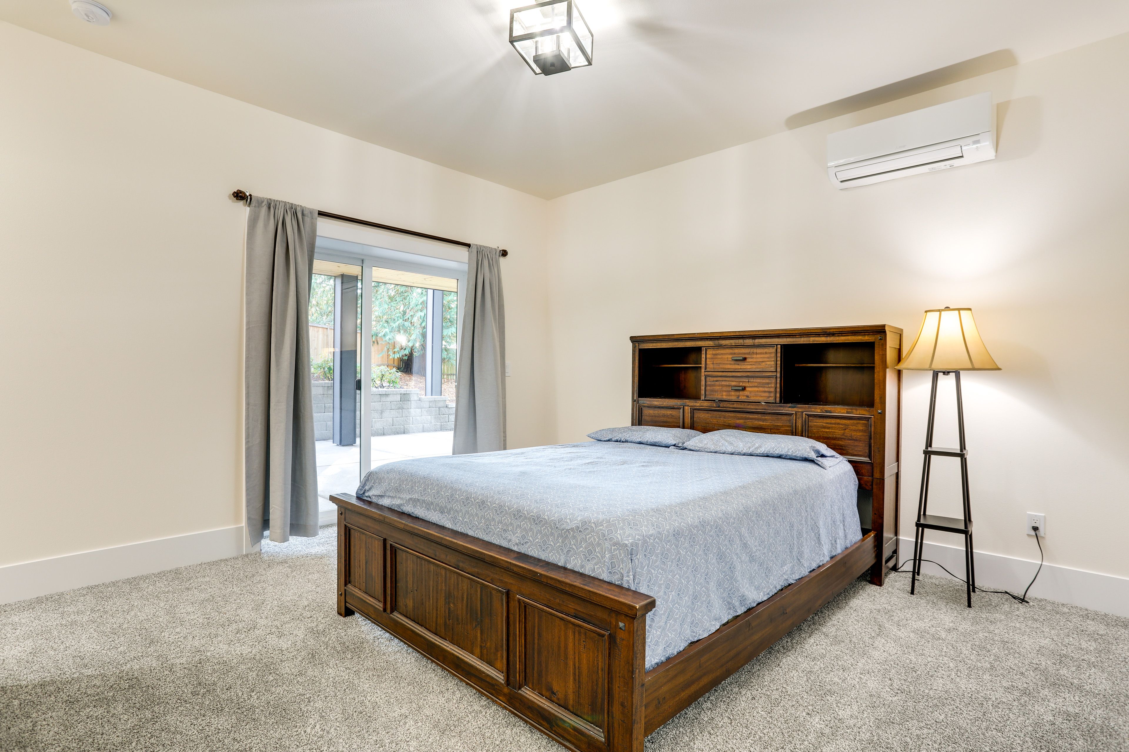 Bedroom 1 | Queen Bed | En-Suite Bathroom
