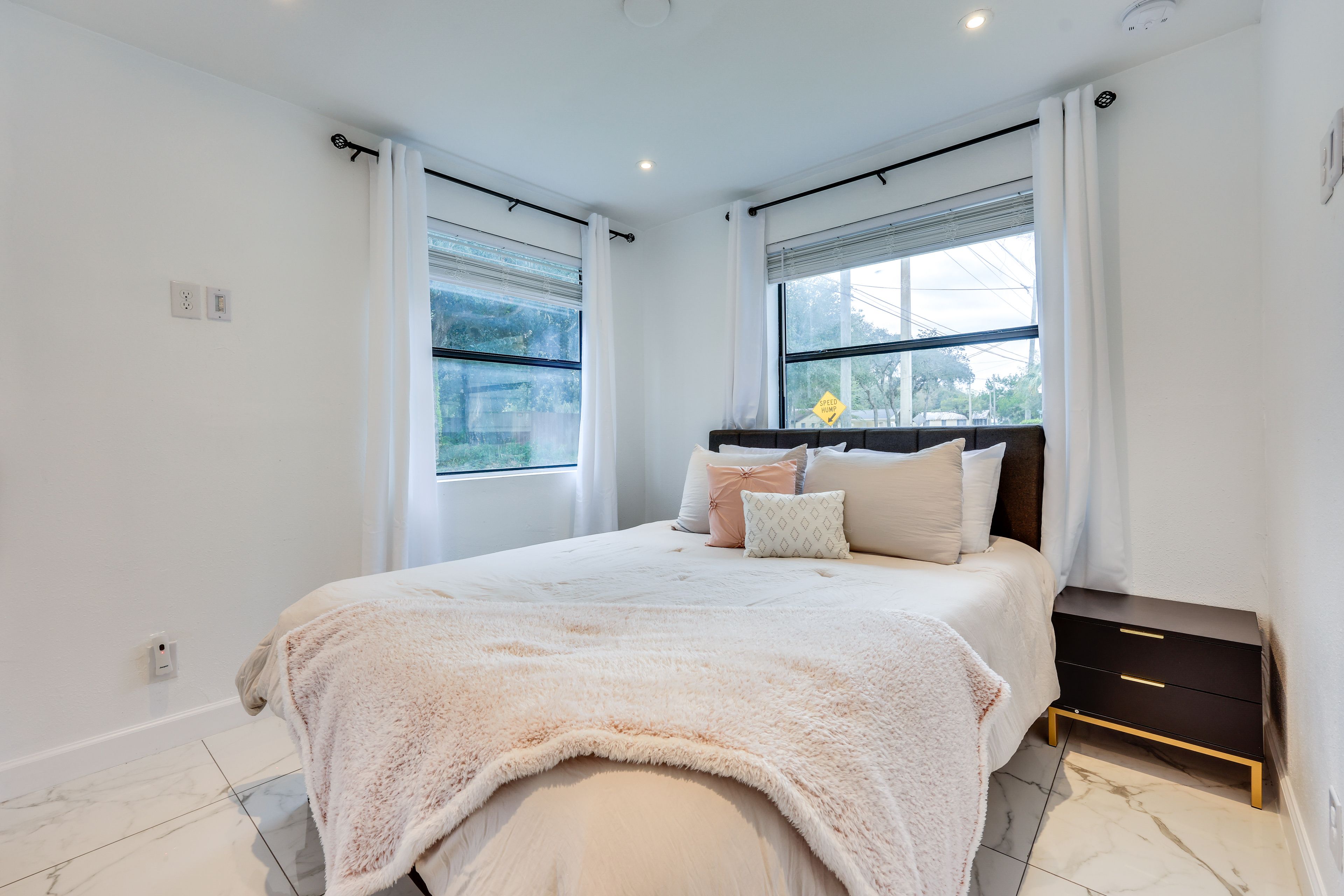 Bedroom 3 | Queen Bed