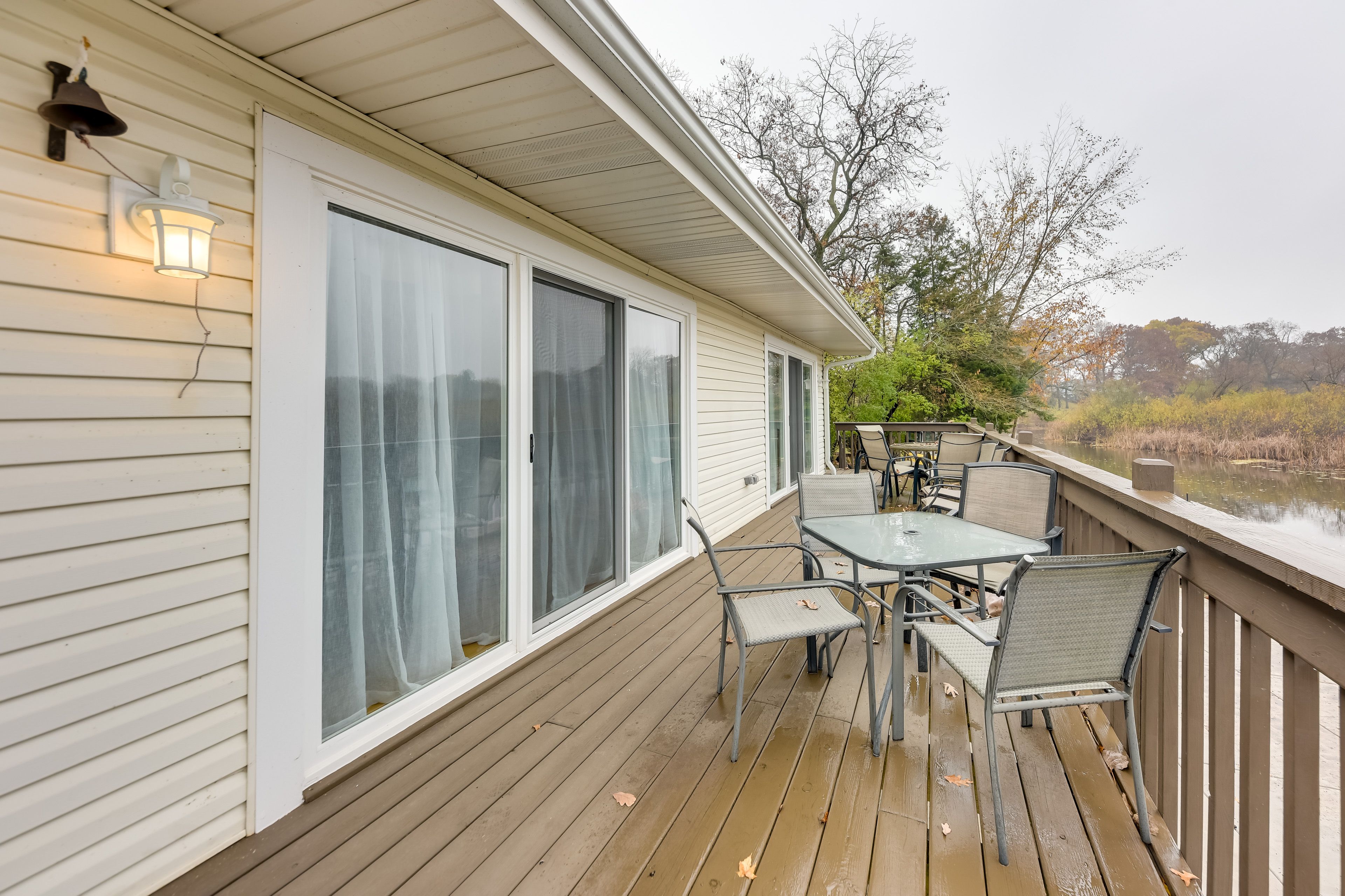 Deck | Outdoor Dining Areas | Lake View