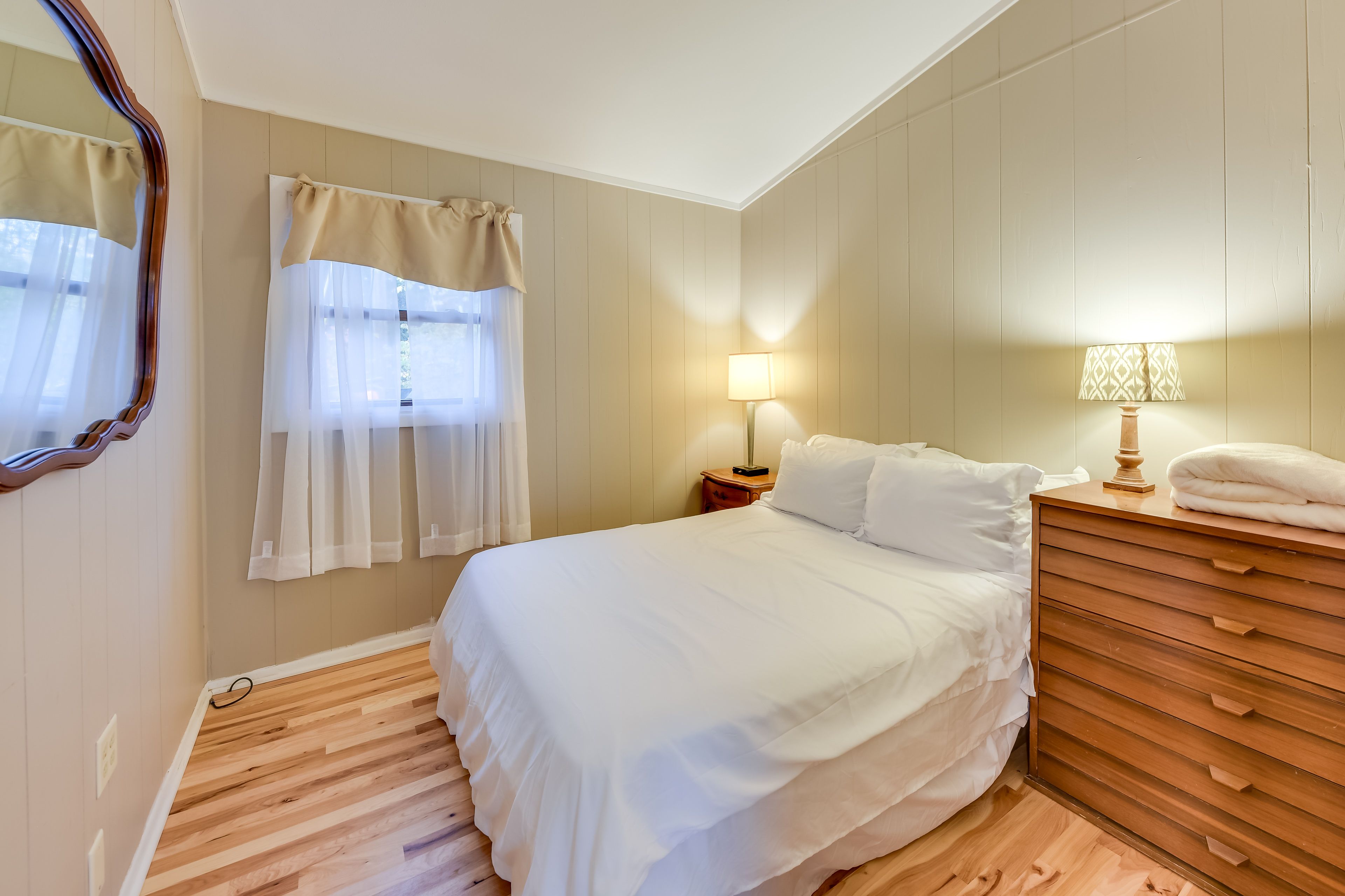 Bedroom 1 | Main Level | Full Bed | Linens Provided