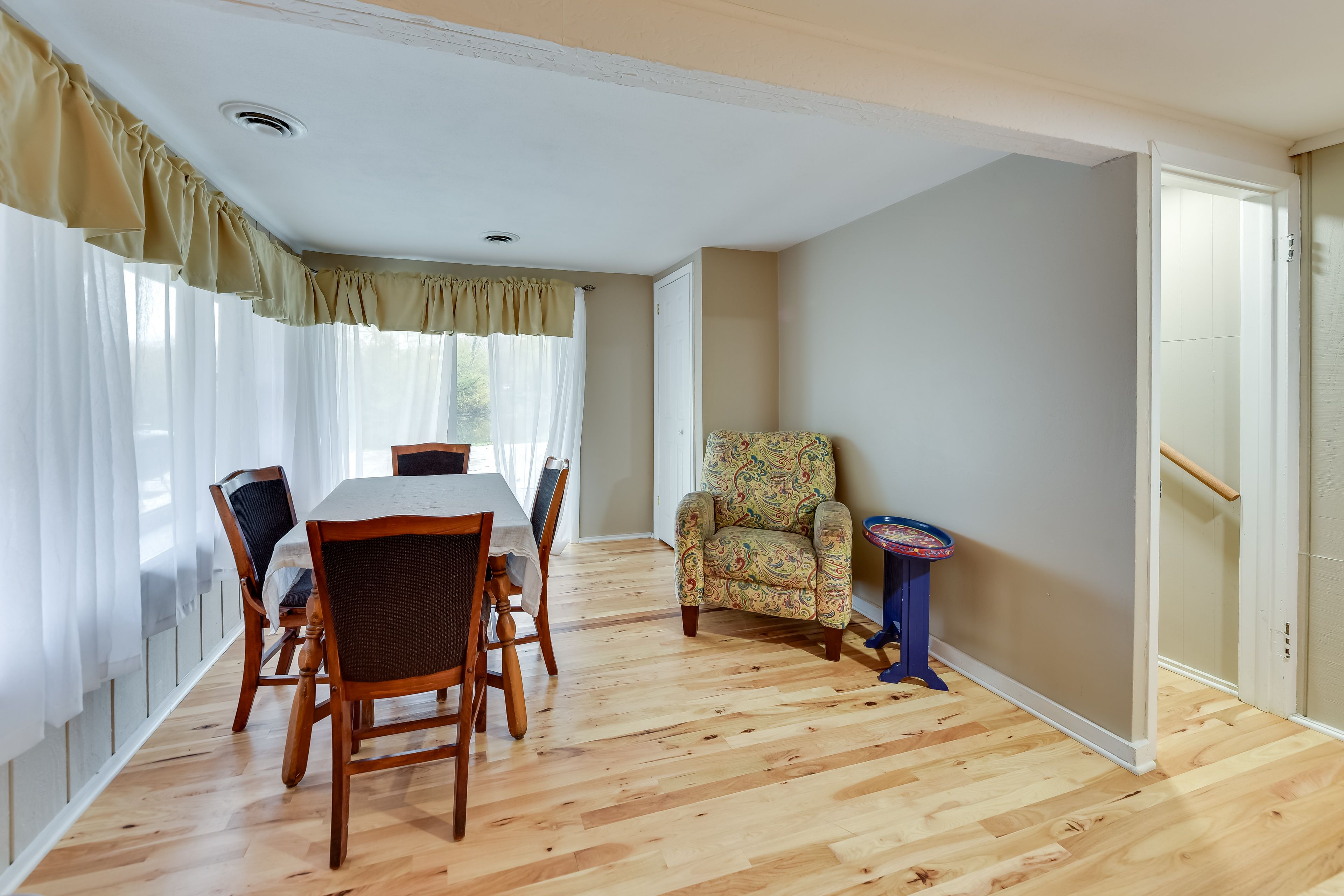 Dining/Sitting Area