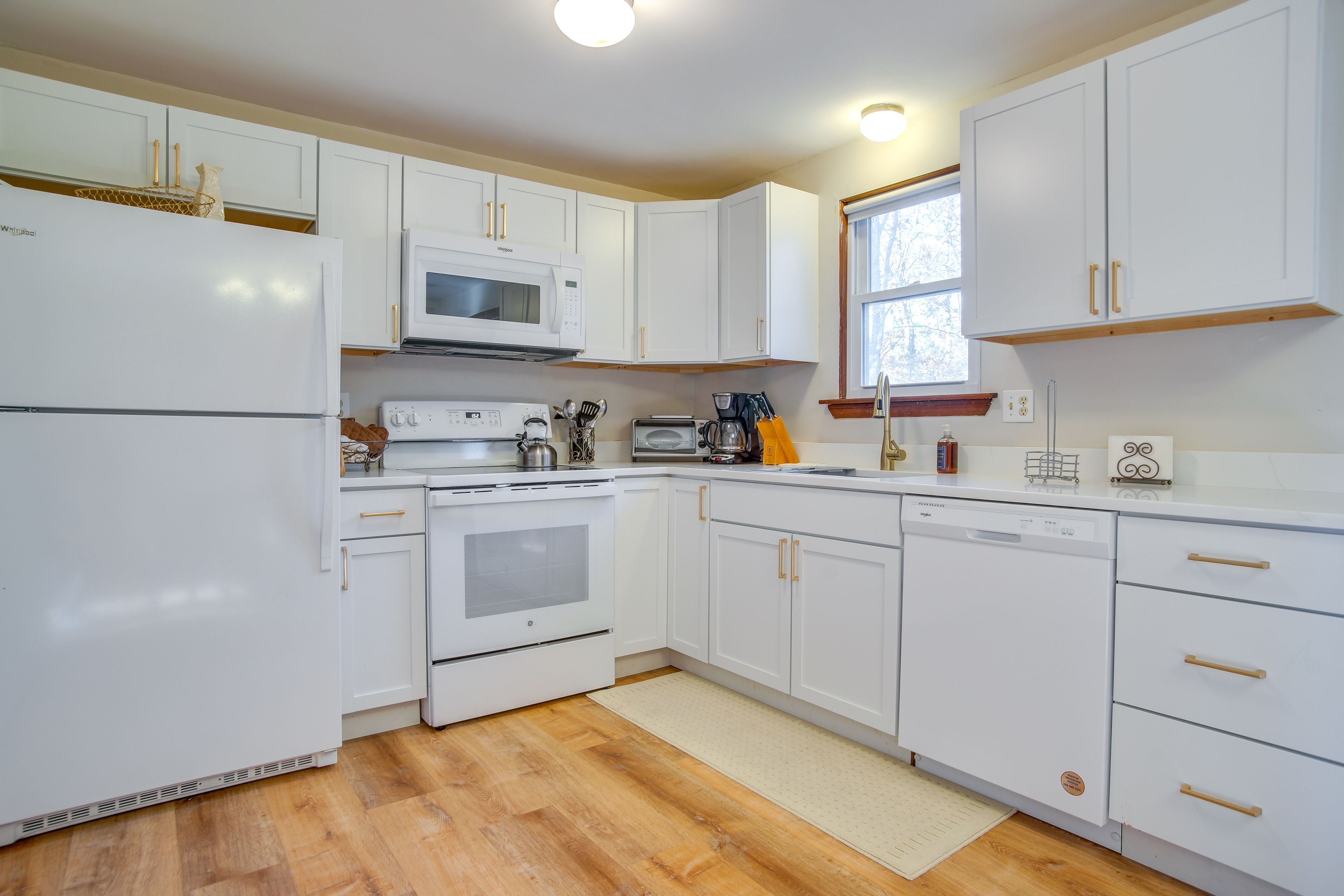 Kitchen | Cooking Basics | Coffee Maker | Paper Towels/Trash Bags Provided