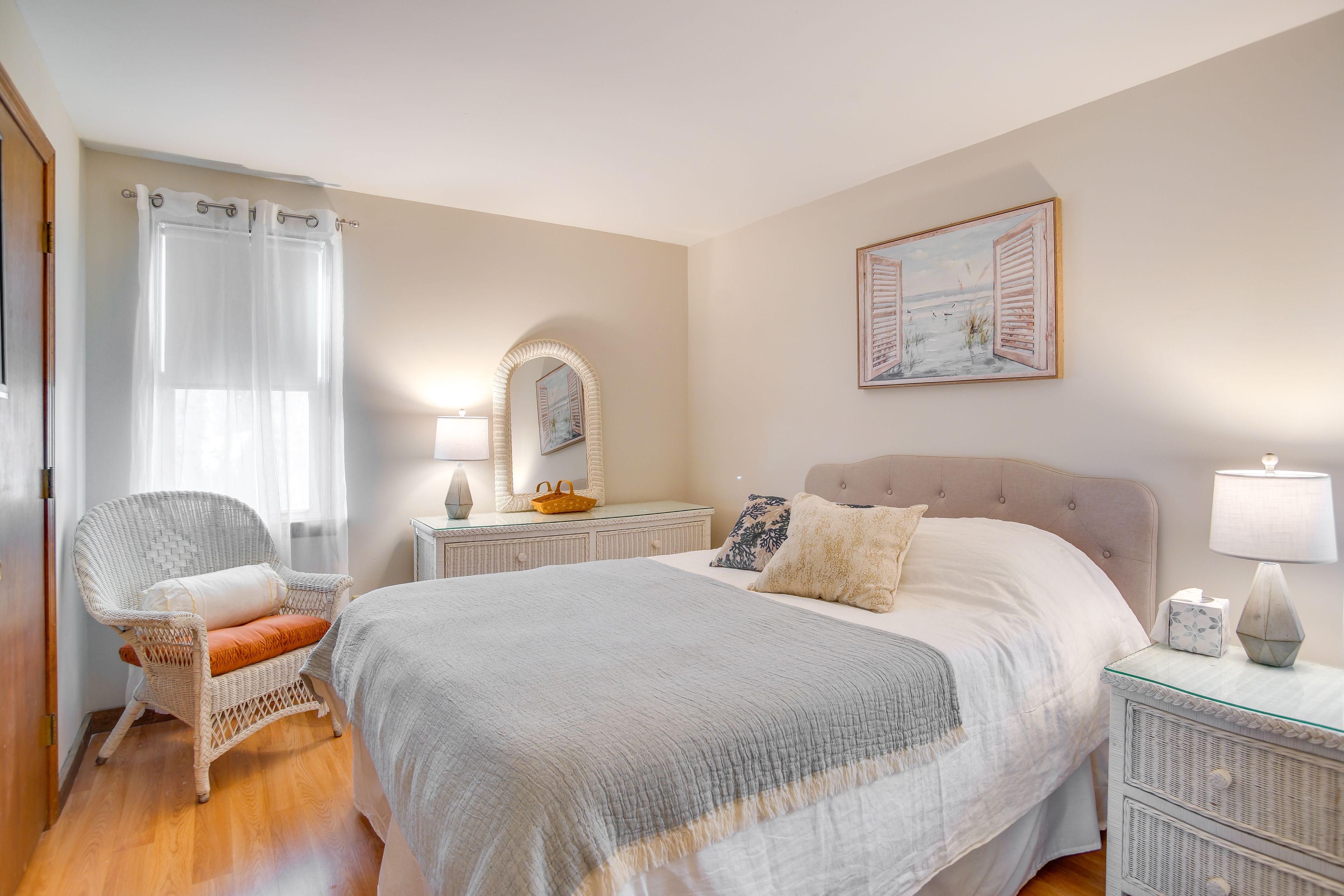 Bedroom 1 | Queen Bed | Linens Provided | En-Suite Bathroom