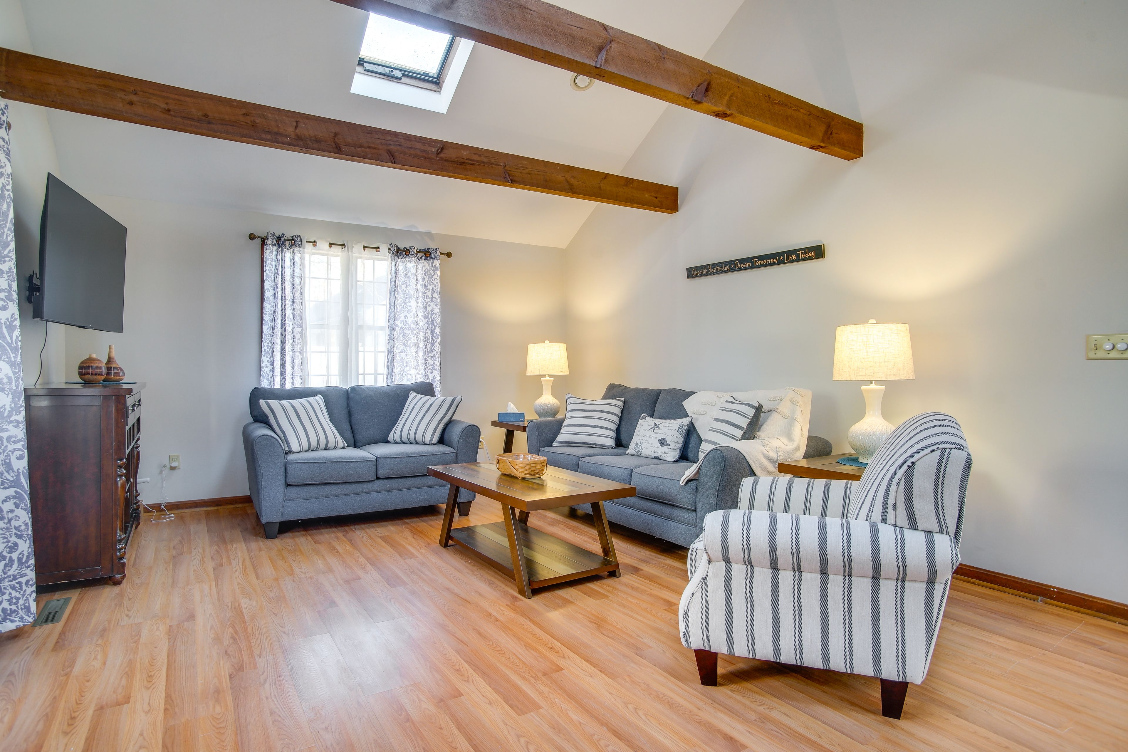 Family Room | Queen Sleeper Sofa | Smart TV