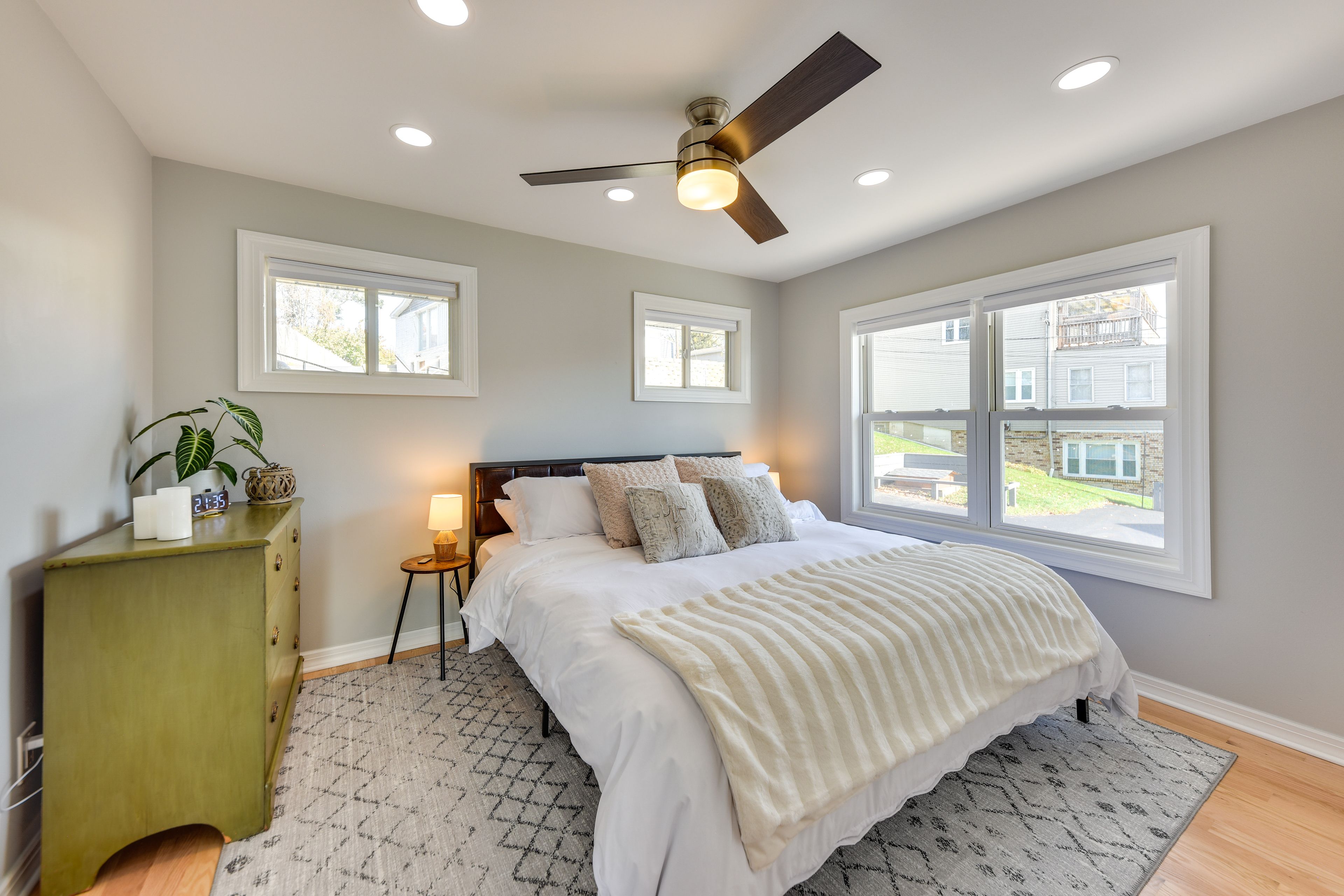 Bedroom 1 | King Bed | 1st Floor | Linens Provided