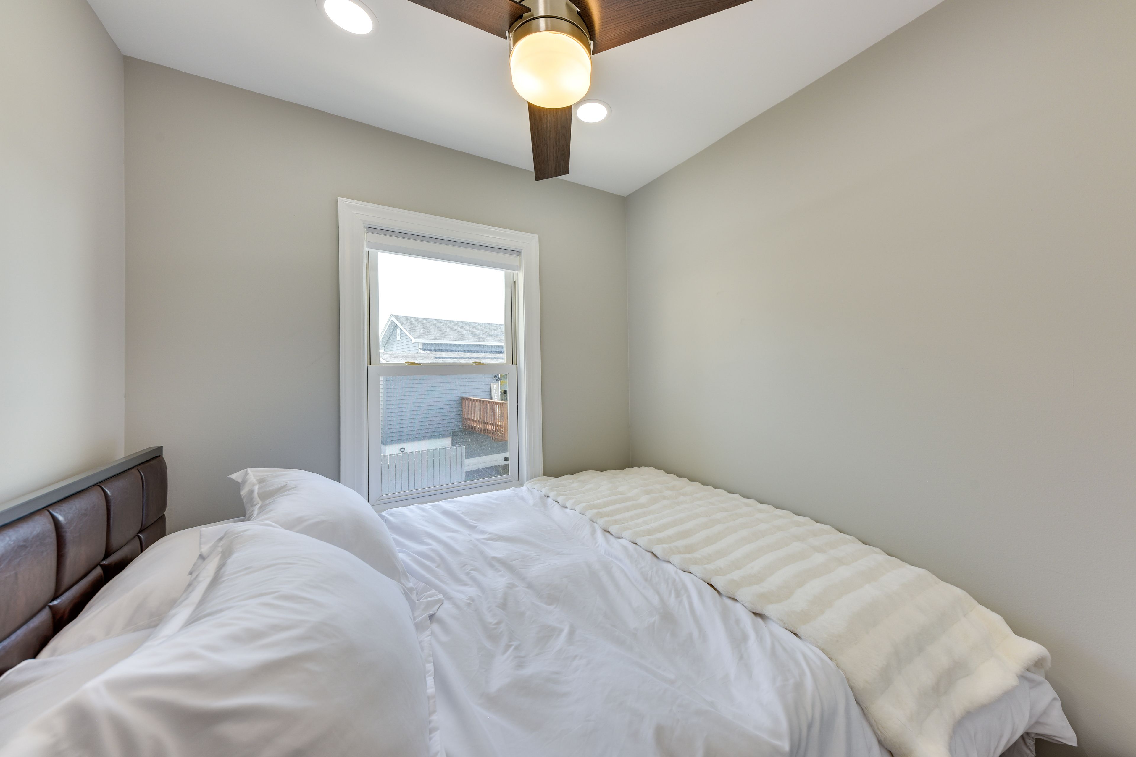 Bedroom 2 | Queen Bed | 1st Floor | Ceiling Fans
