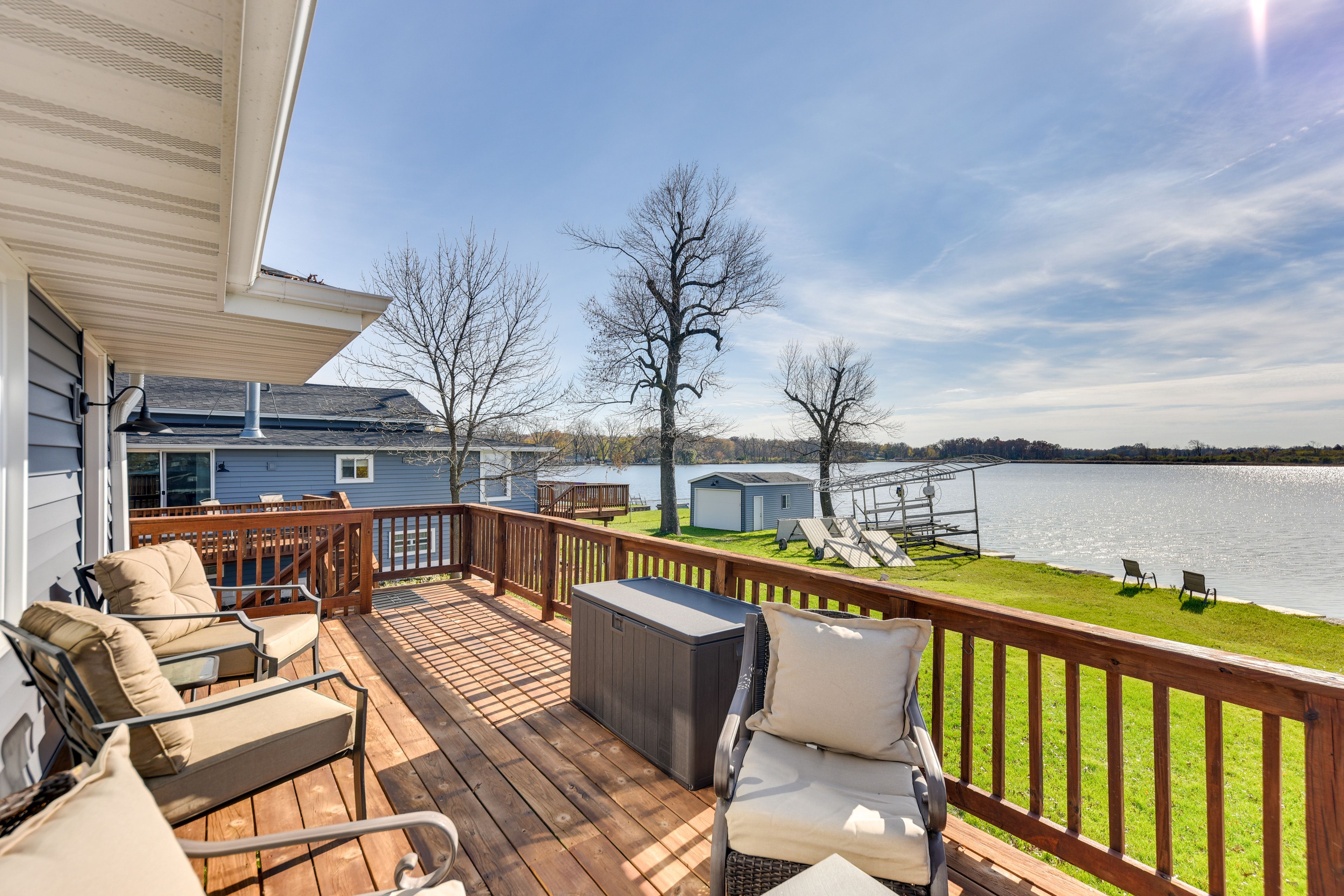 Private Deck | Charcoal Grill