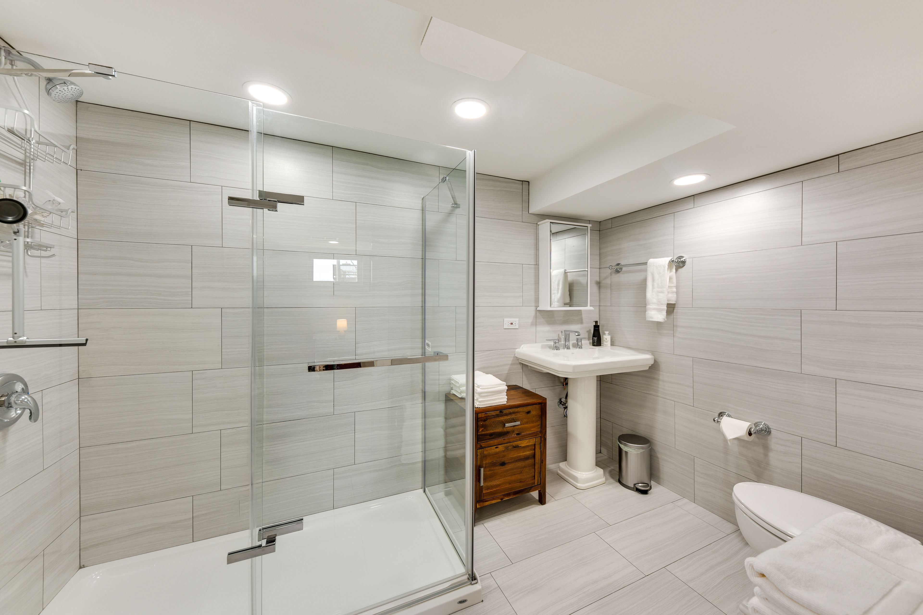 Full Bathroom | Basement Floor