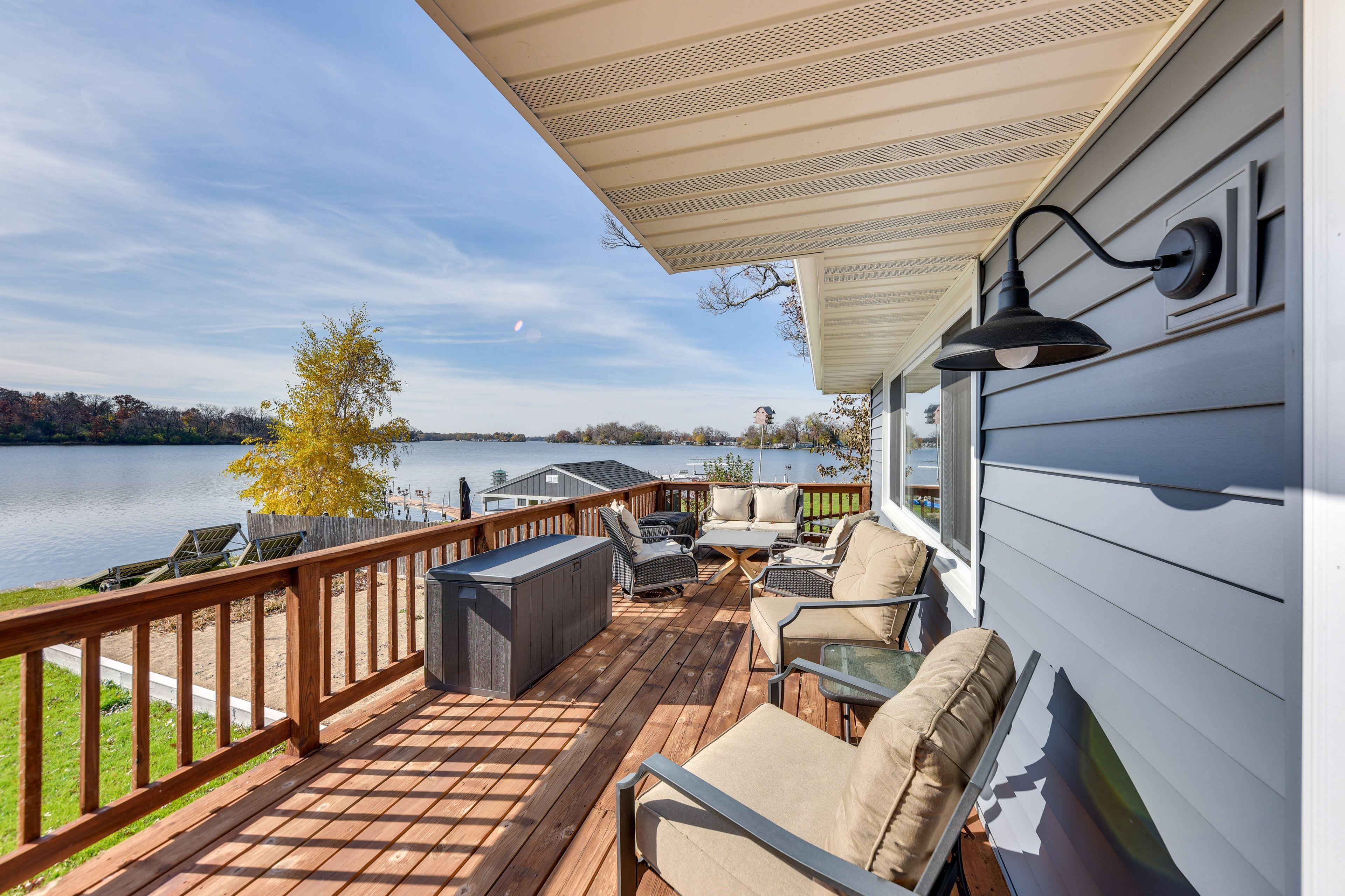 Fox Lake Vacation Rental | 2BR | 2BA | 1,260 Sq Ft | Stairs Required