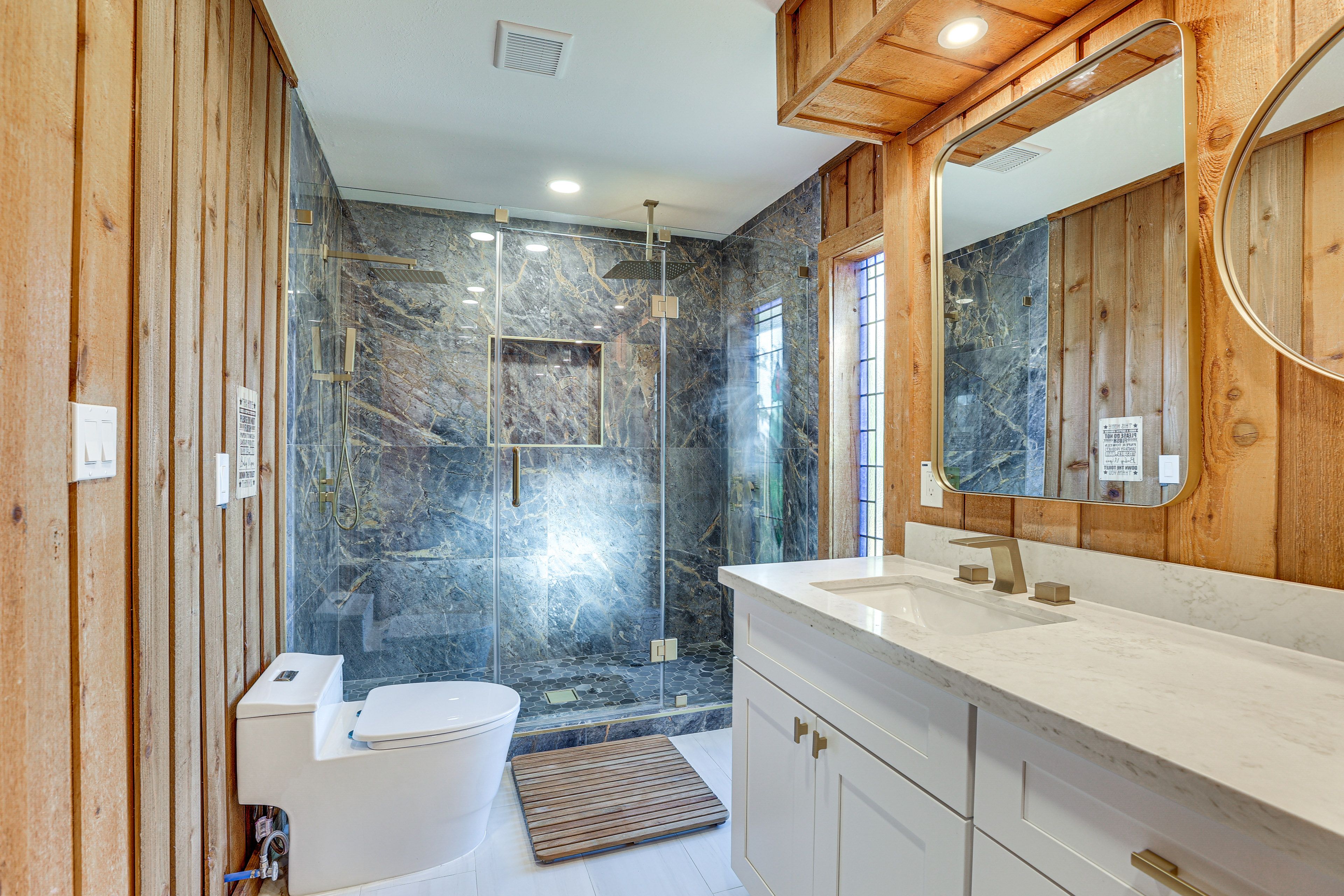 Bathroom | Complimentary Toiletries | 1st Floor