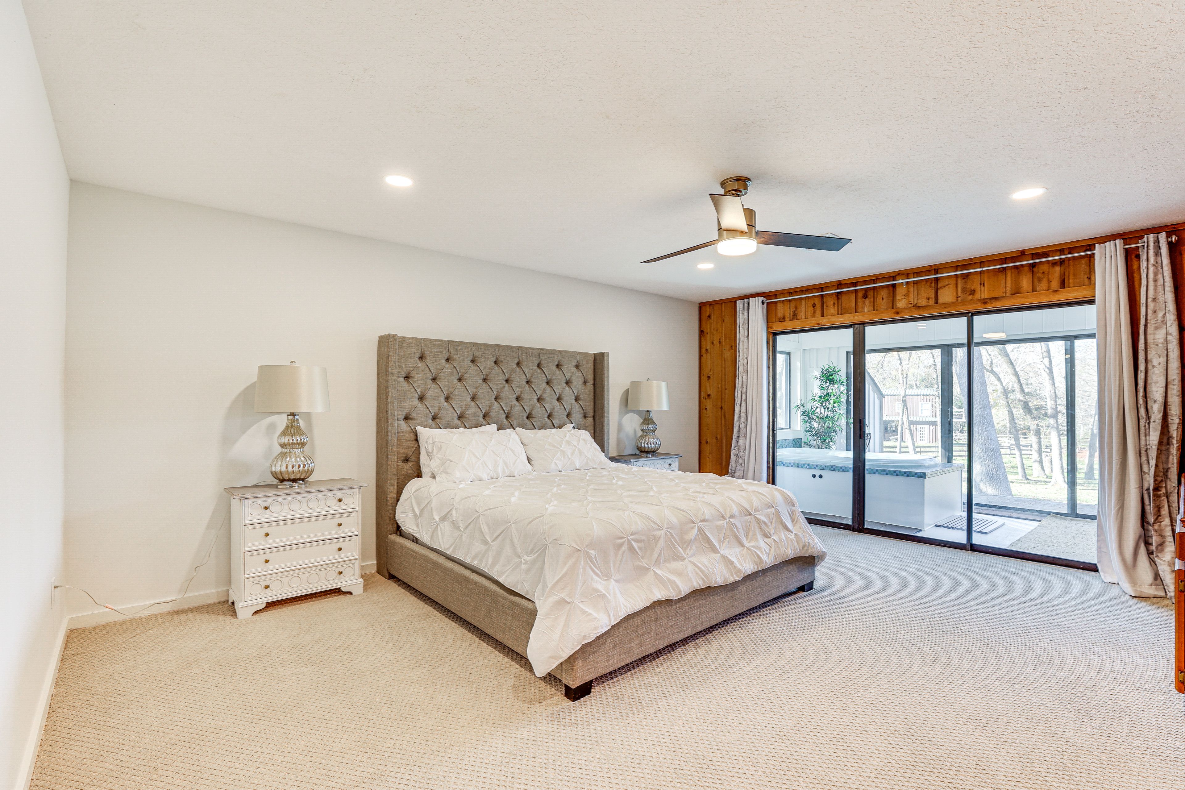 Bedroom 1 | King Bed | 1st Floor