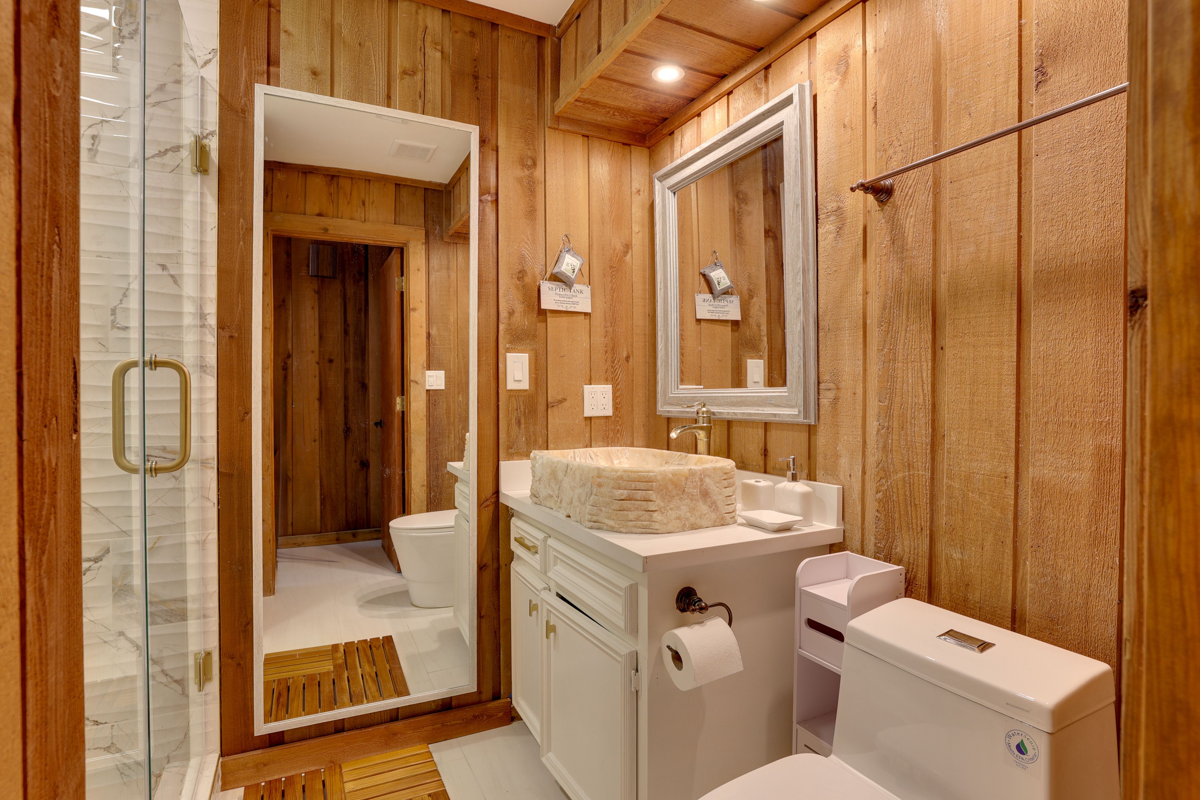 Bathroom | 2nd Floor