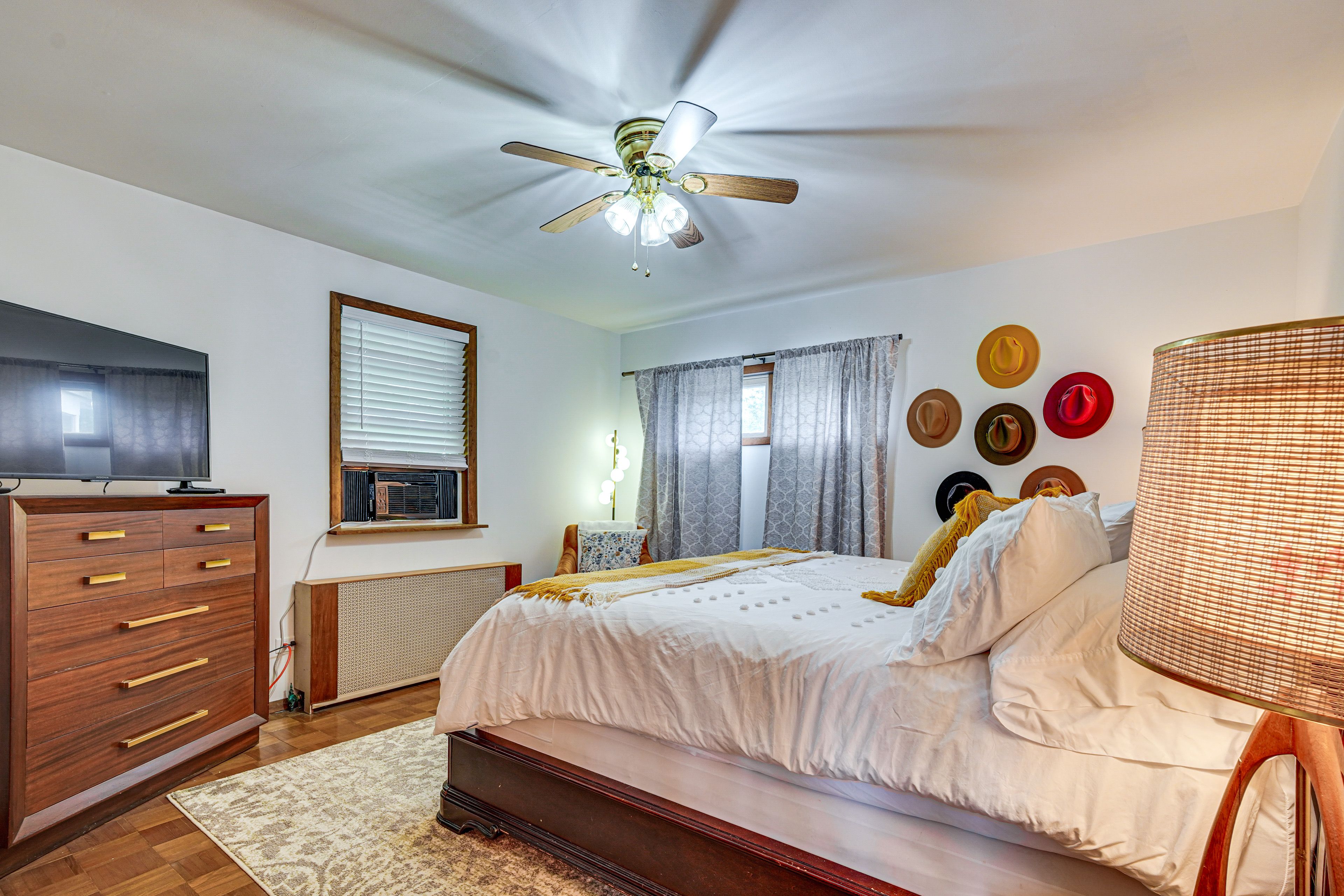 Bedroom 1 | King Bed | Smart TV w/ Cable | 1st Floor