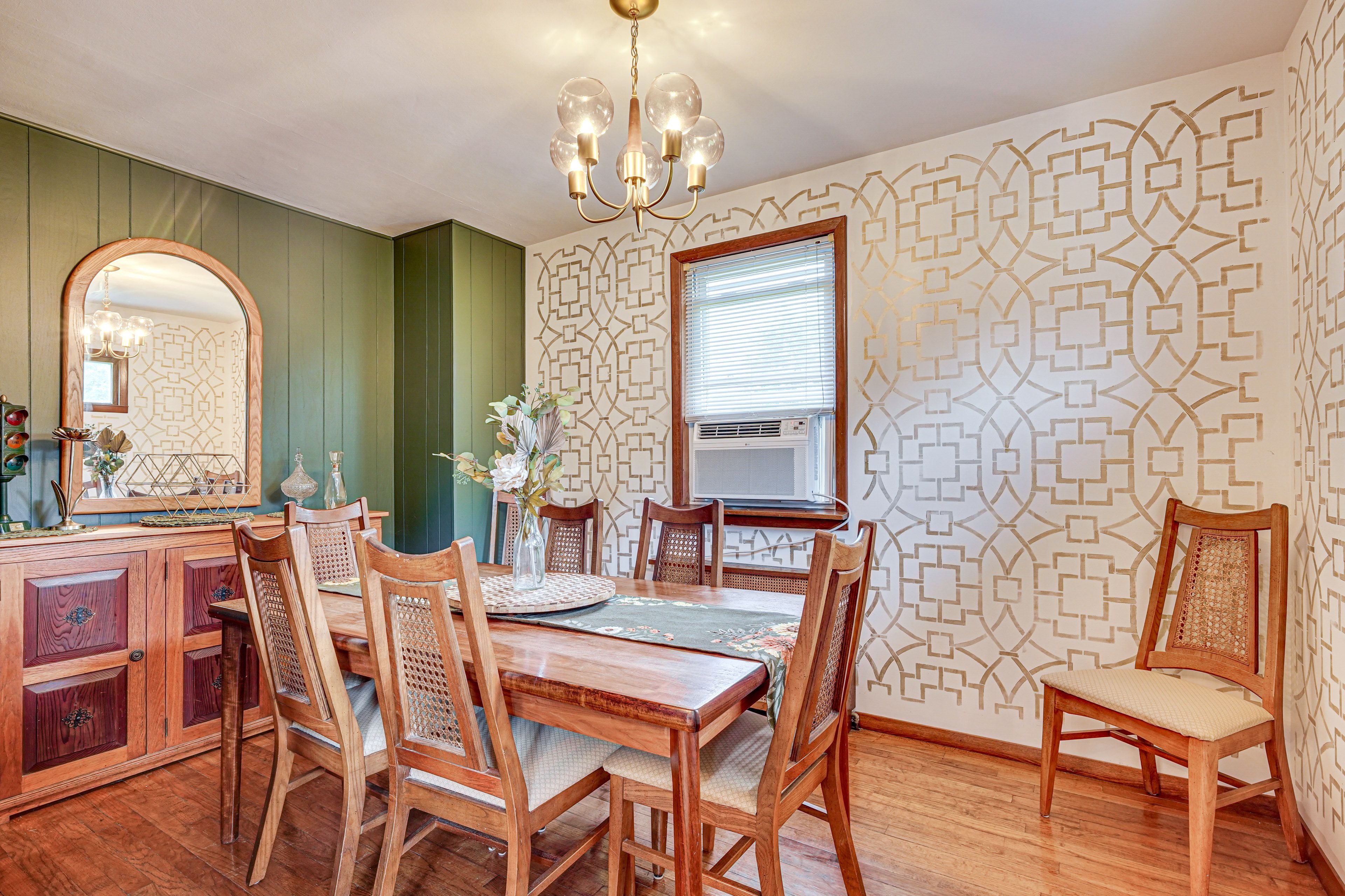 Dining Area | Dishware/Flatware