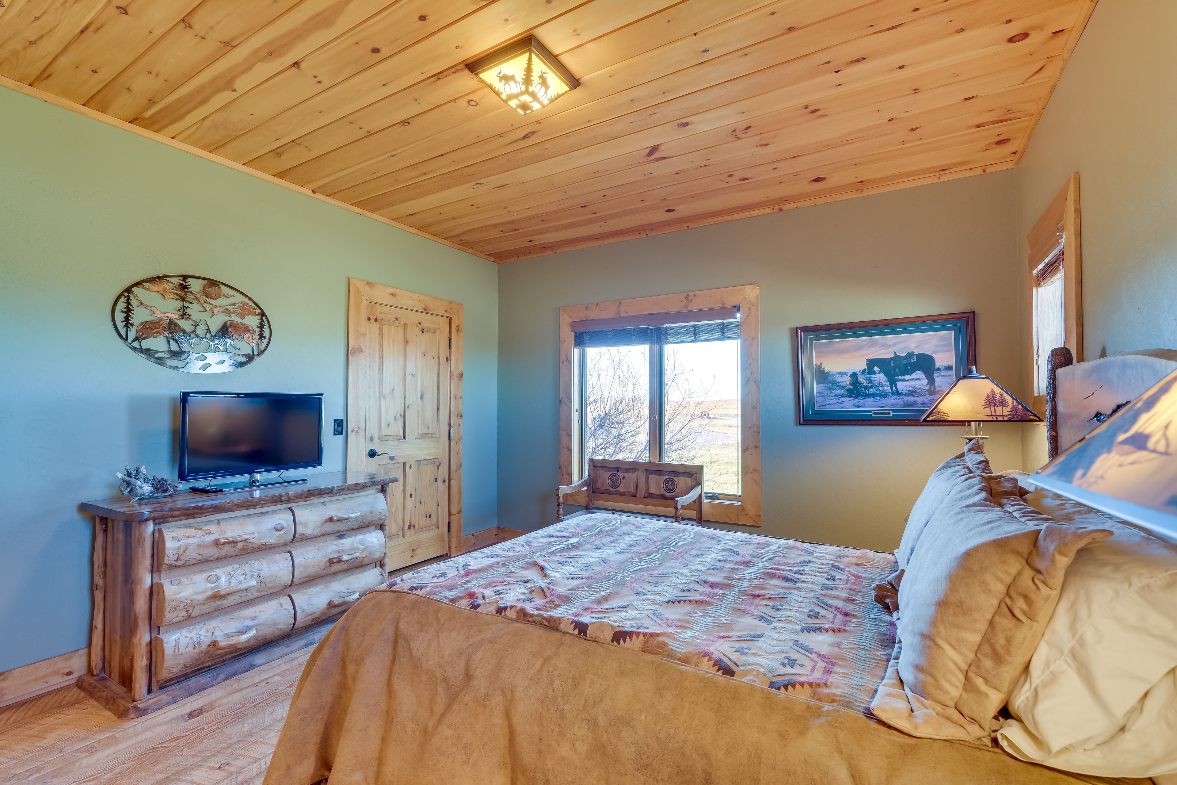 Bedroom 3 | Queen Bed | Main Floor