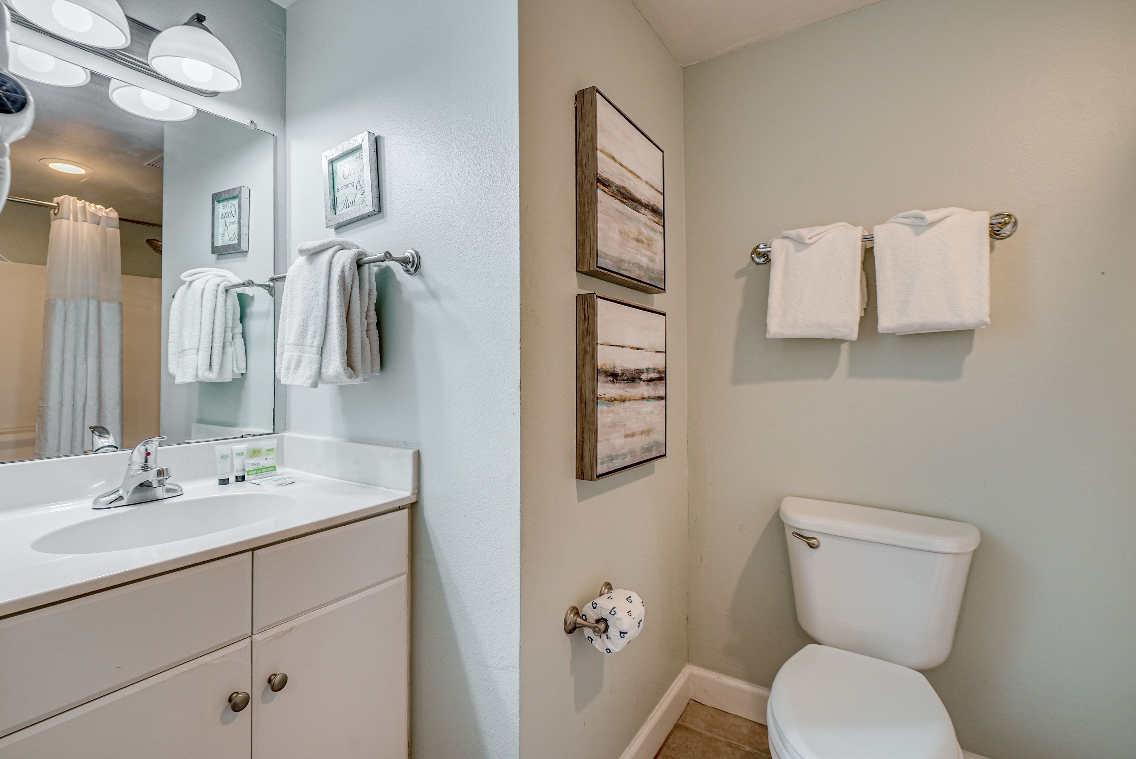 En-Suite Bathroom | Towels Provided