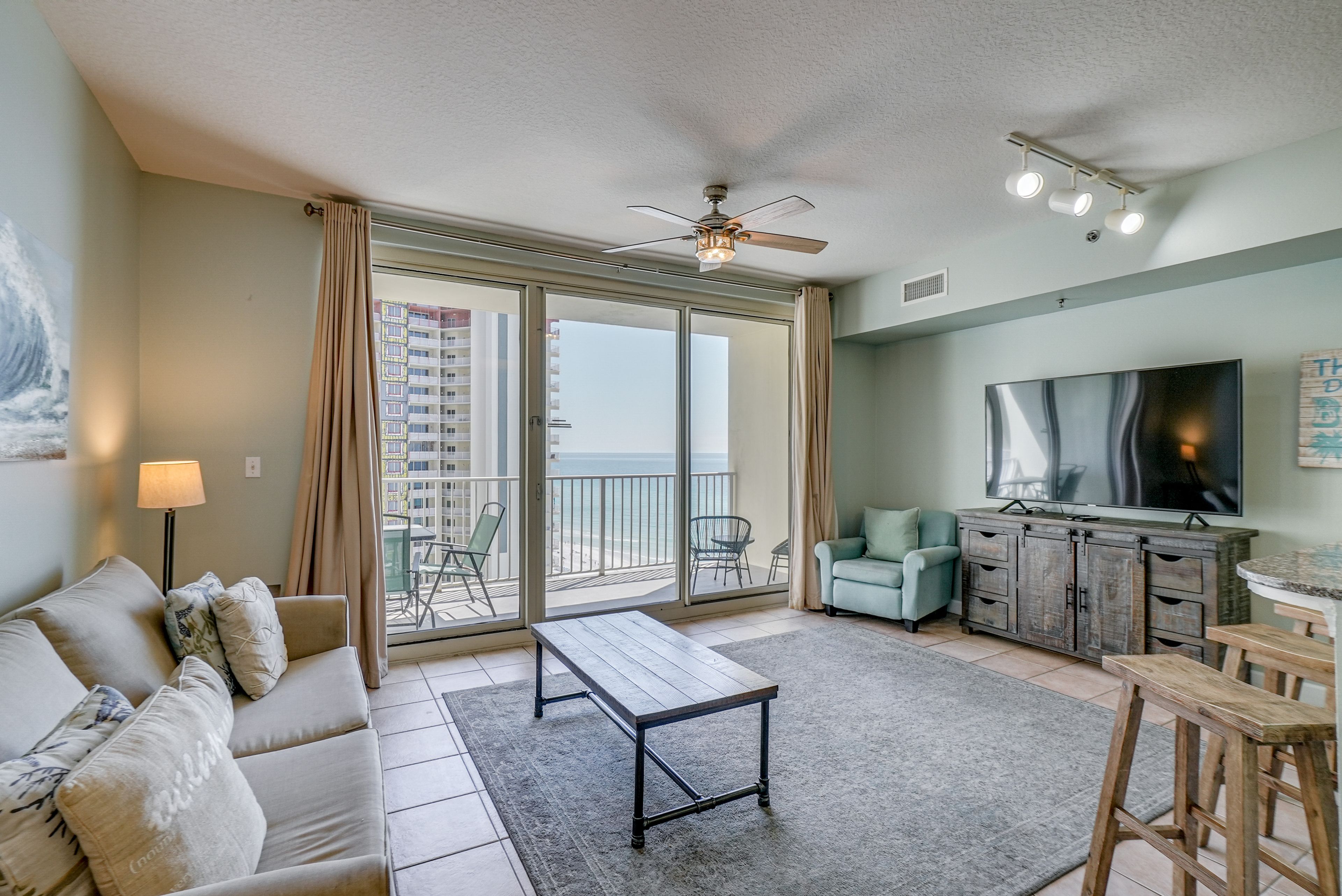 Living Room | Smart TV | Central A/C