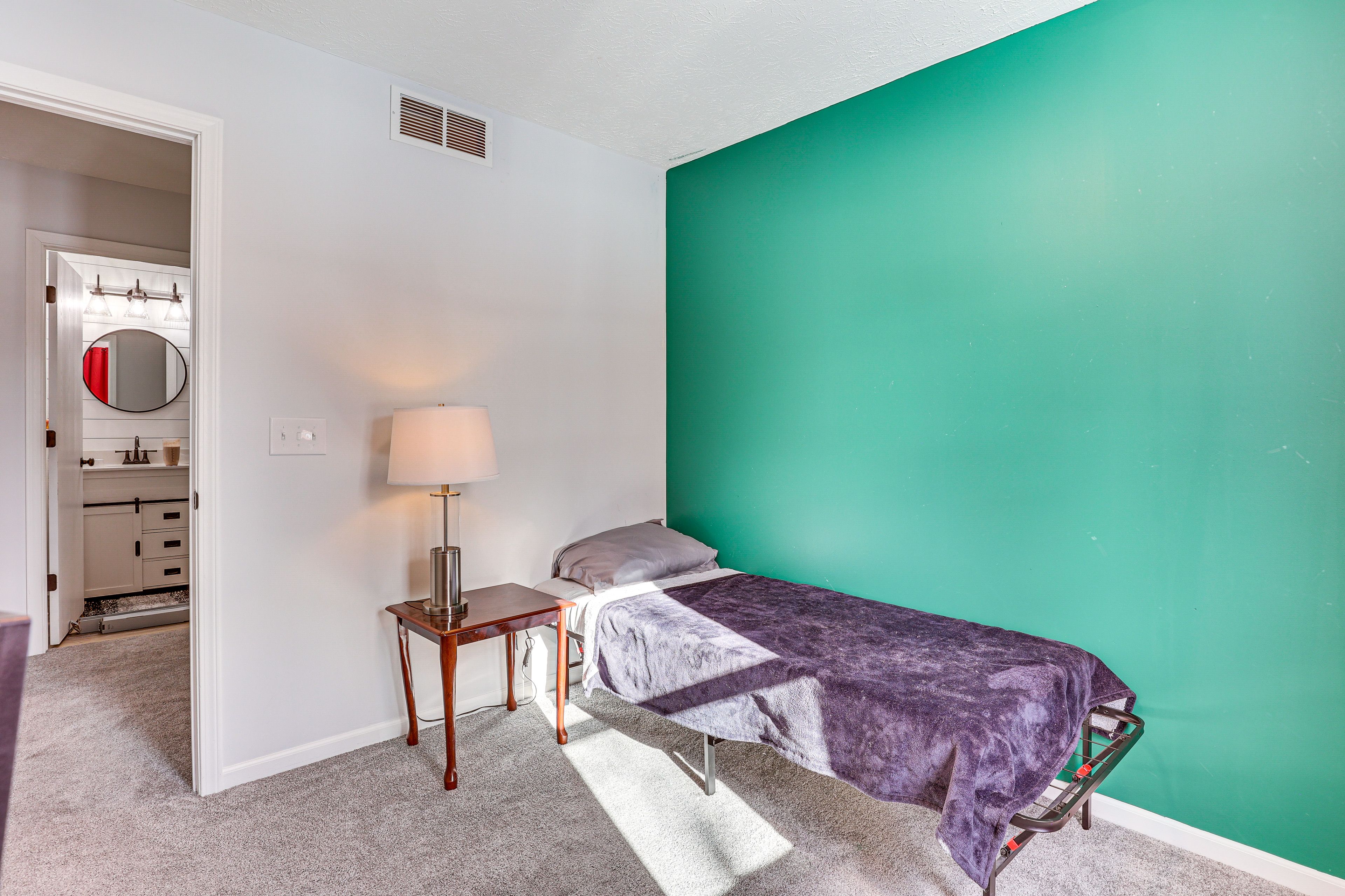 Bedroom 3 | Twin Bed | Flat-Screen TV | 3rd Floor