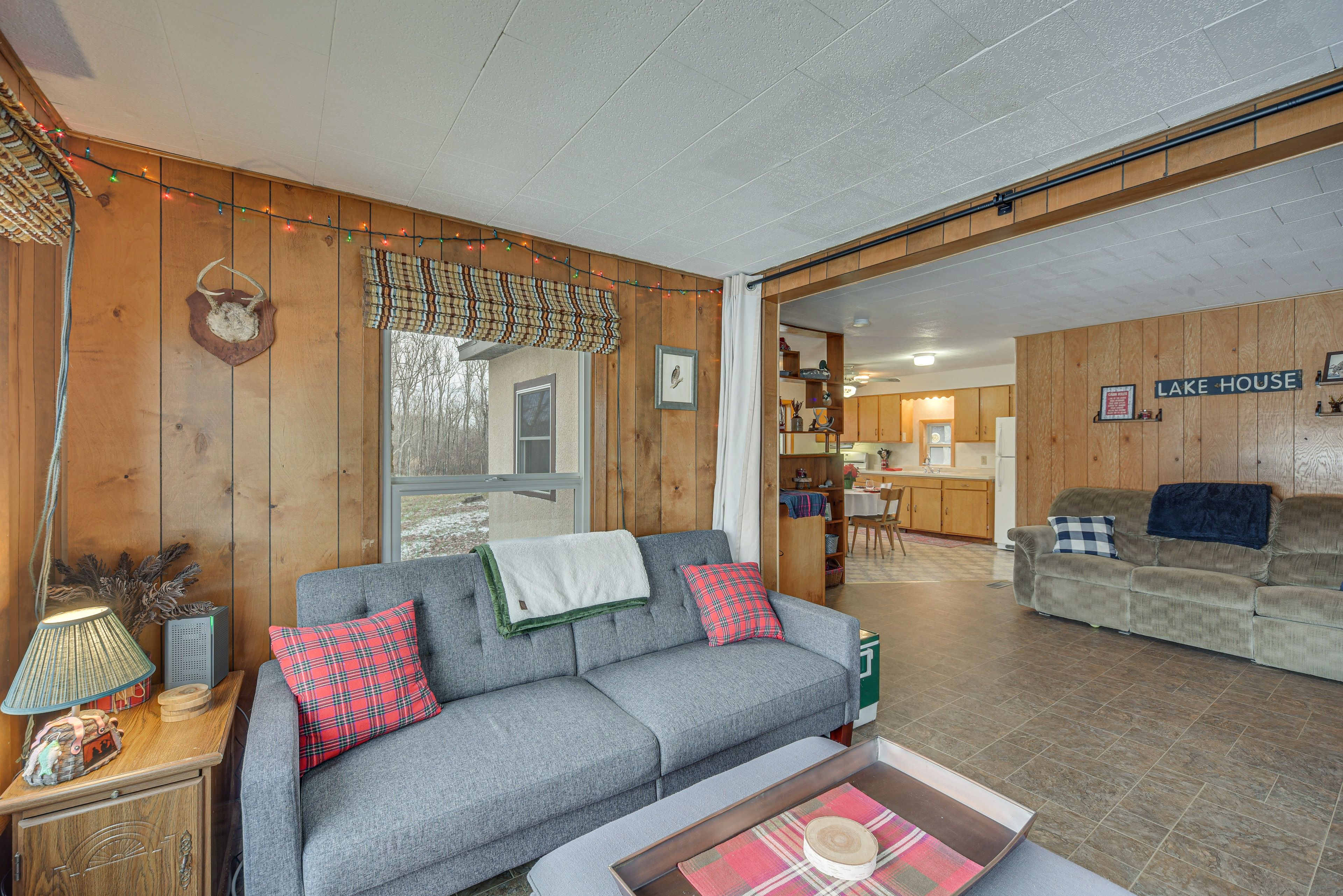 Living Room | 2 Full Futons (Convertible to King Bed) | Smart TV | Fireplace