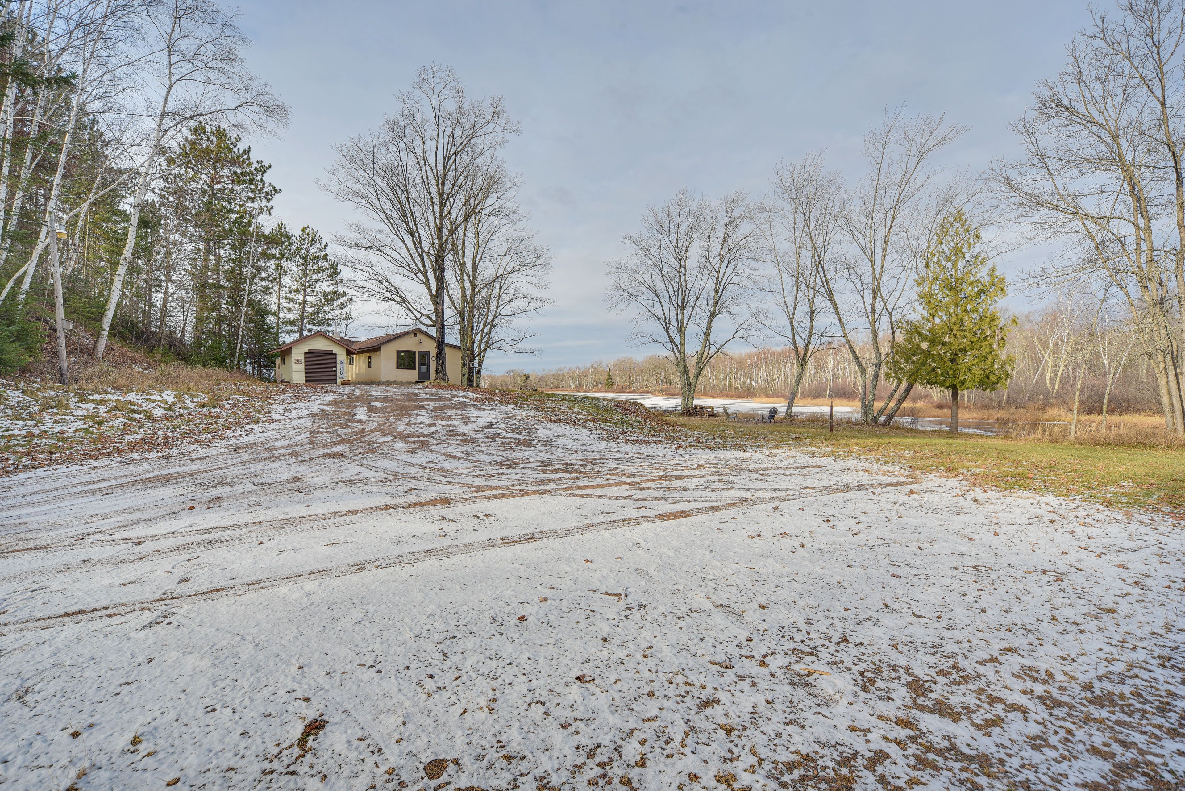 Parking | Driveway (4 Vehicles) | RV/Trailer Parking Available