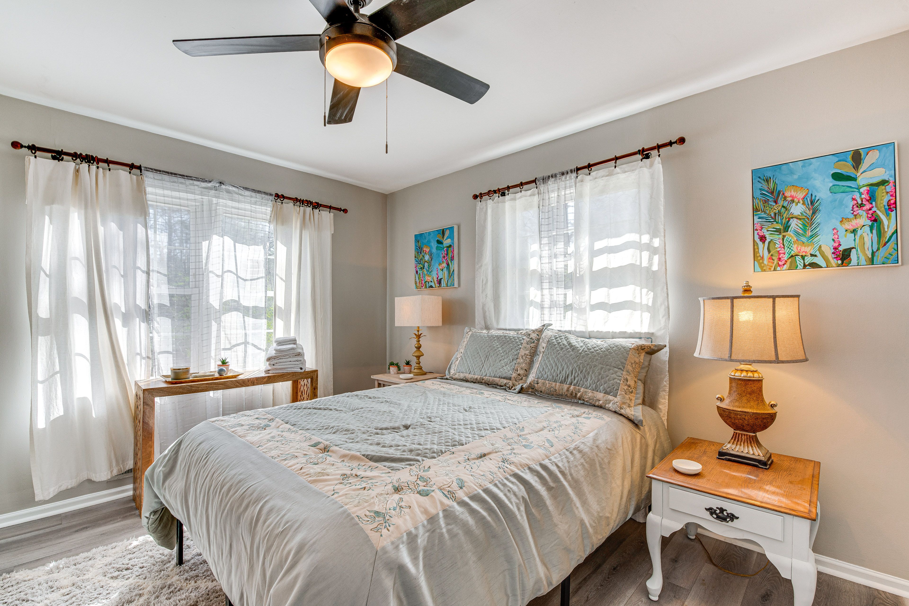 Bedroom 1 | Queen Bed