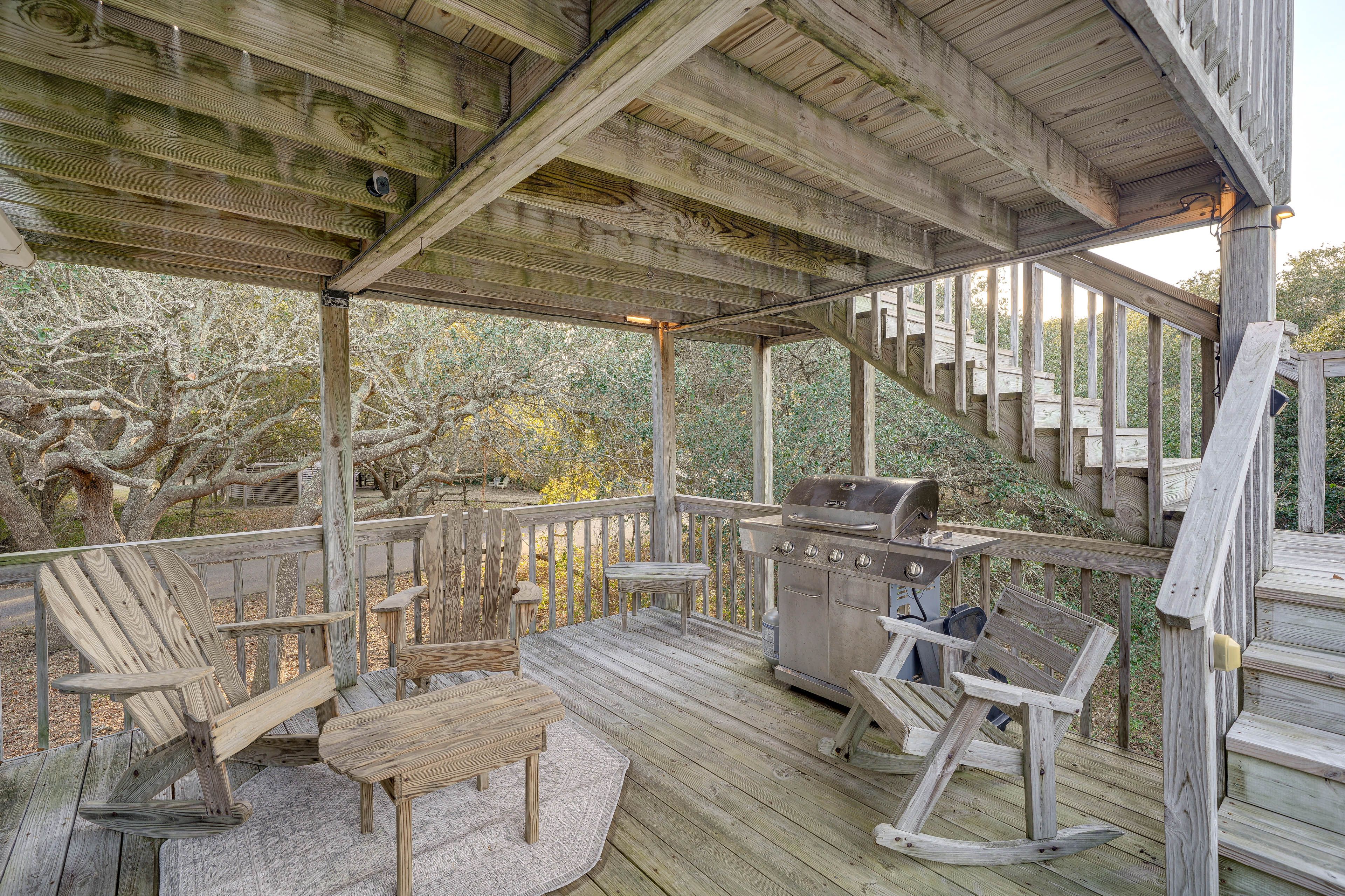 Lower Deck | Gas Grill | Seating