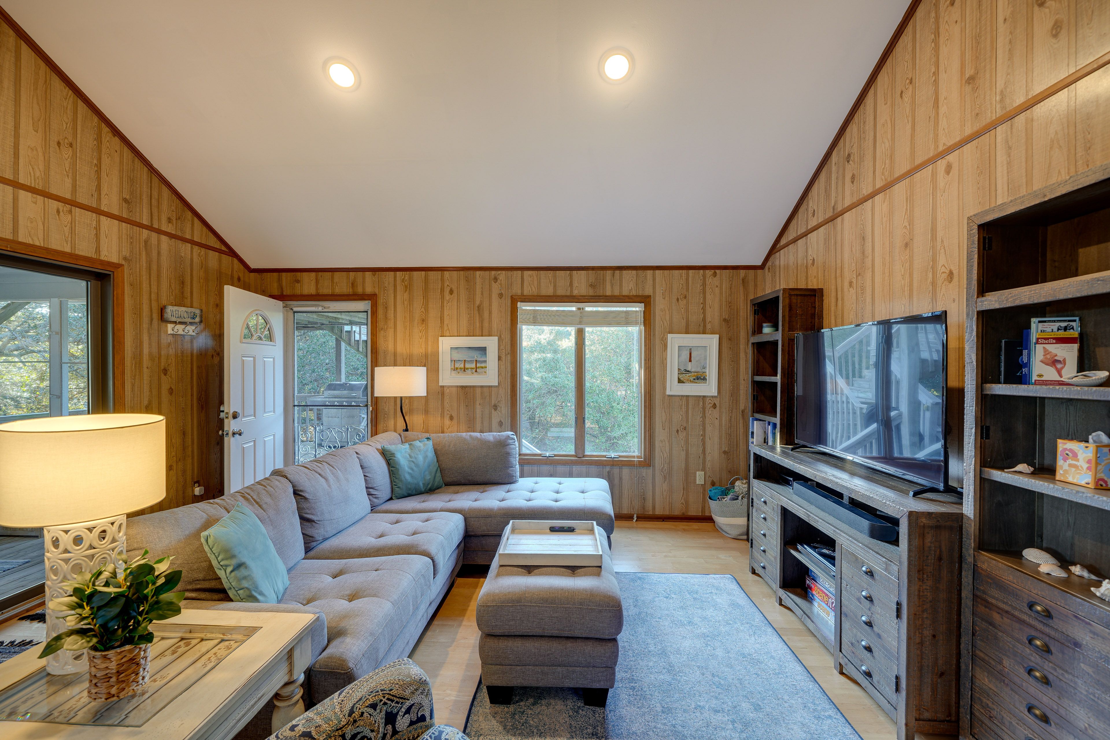 Living Room | Smart TV