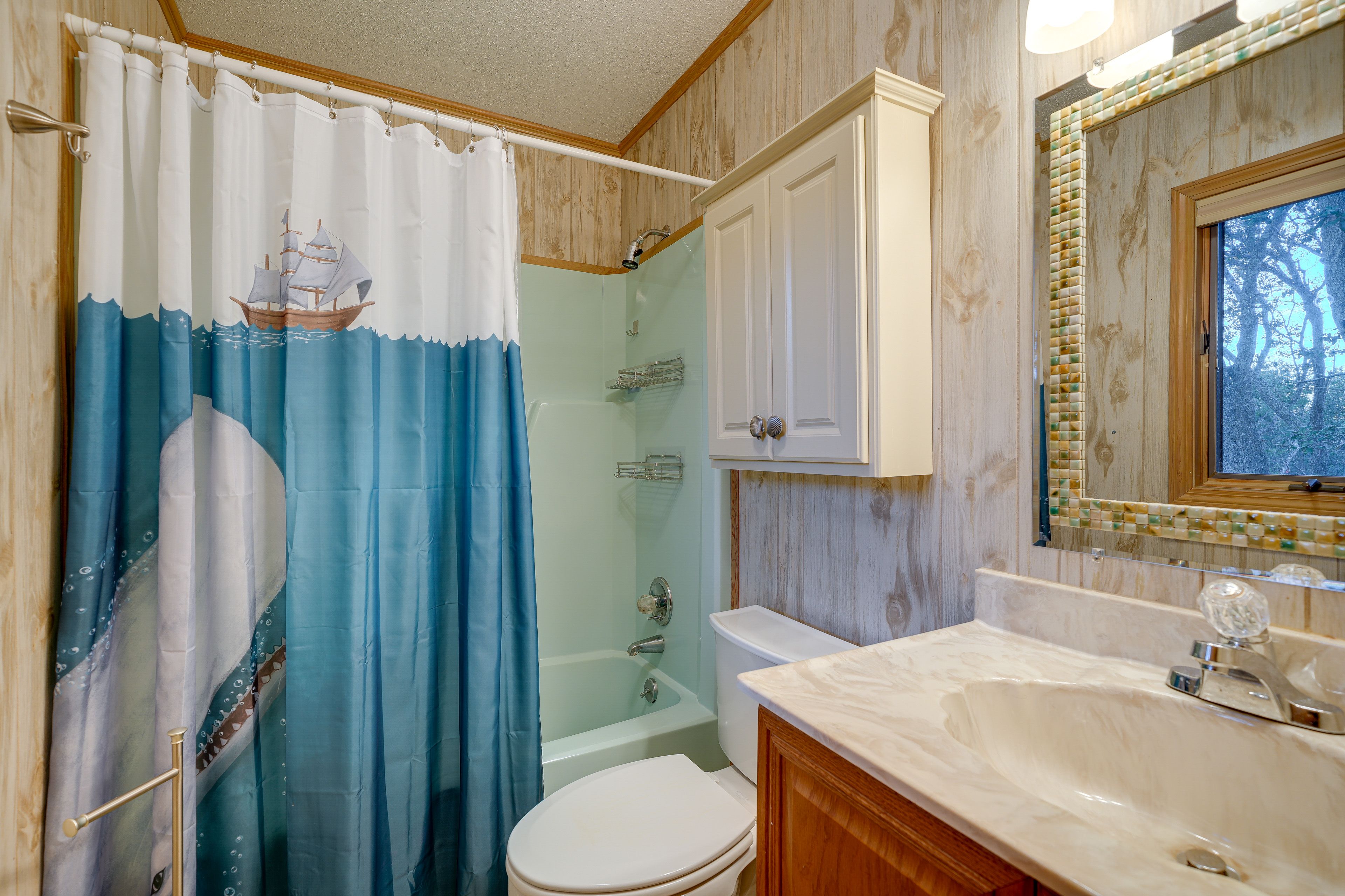En-Suite Bathroom | Towels Provided | Complimentary Toiletries