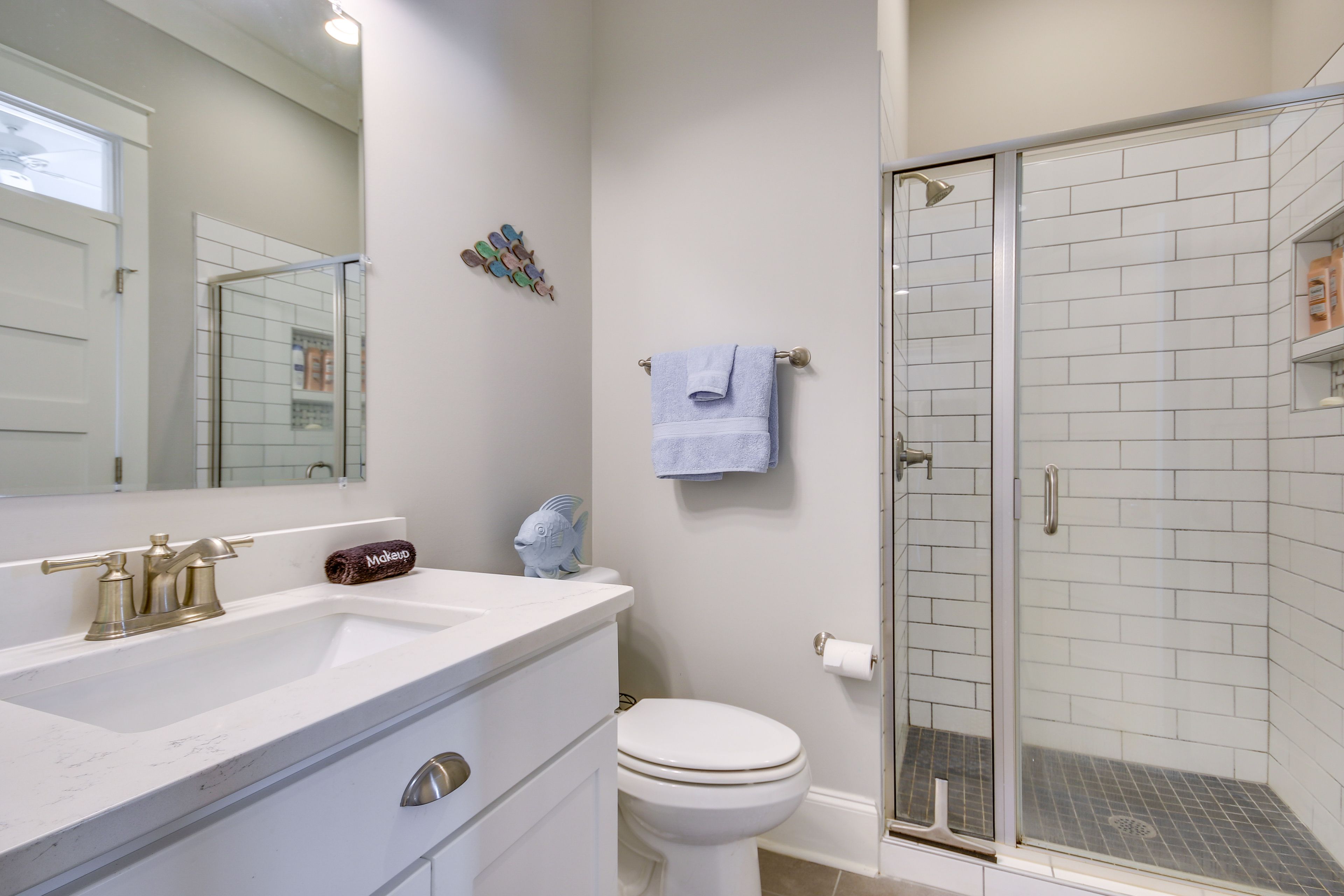 Full Bathroom | Towels Provided | Complimentary Toiletries