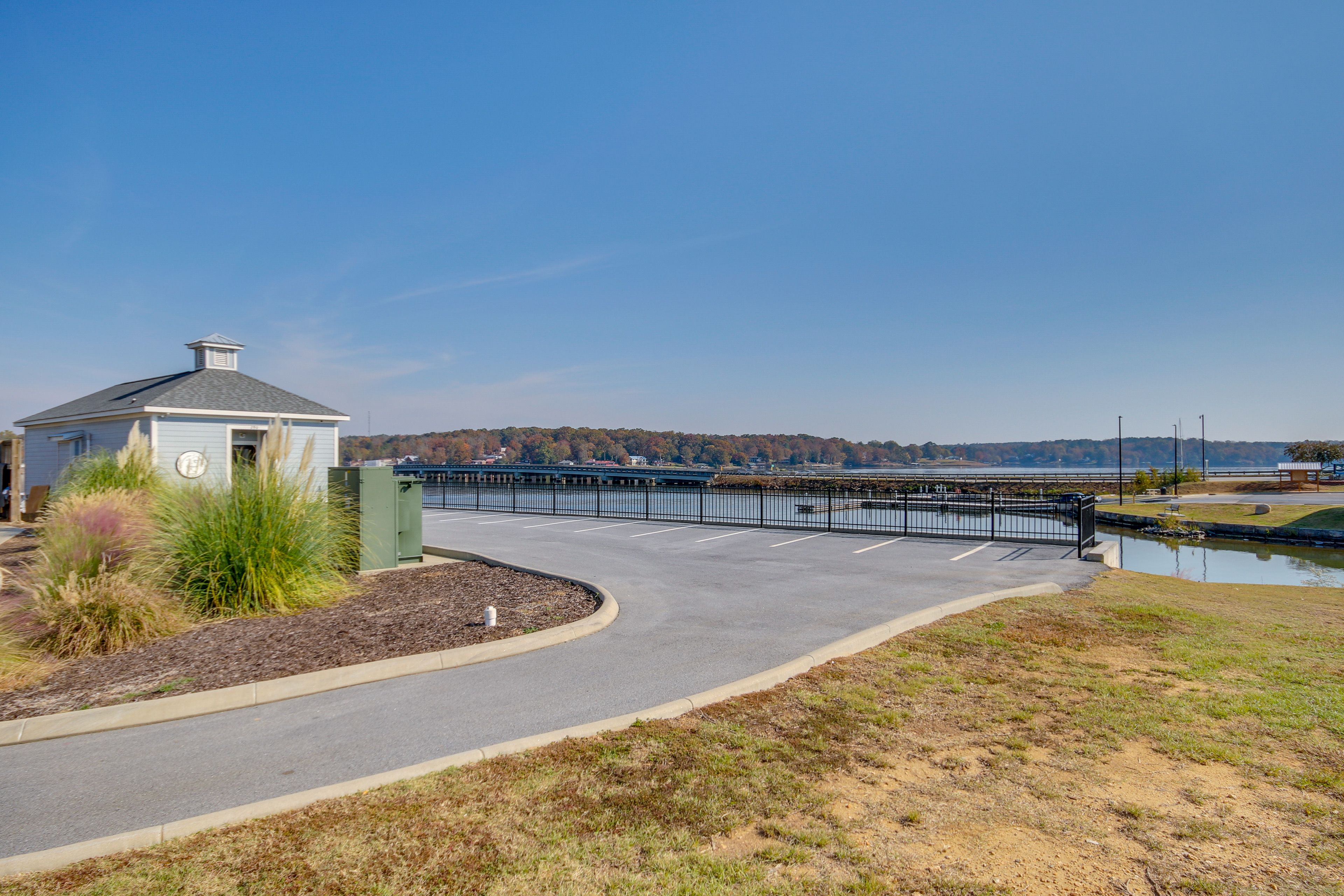 Community Amenities | Boat Ramp | Bait Shop | On-Site Restaurant