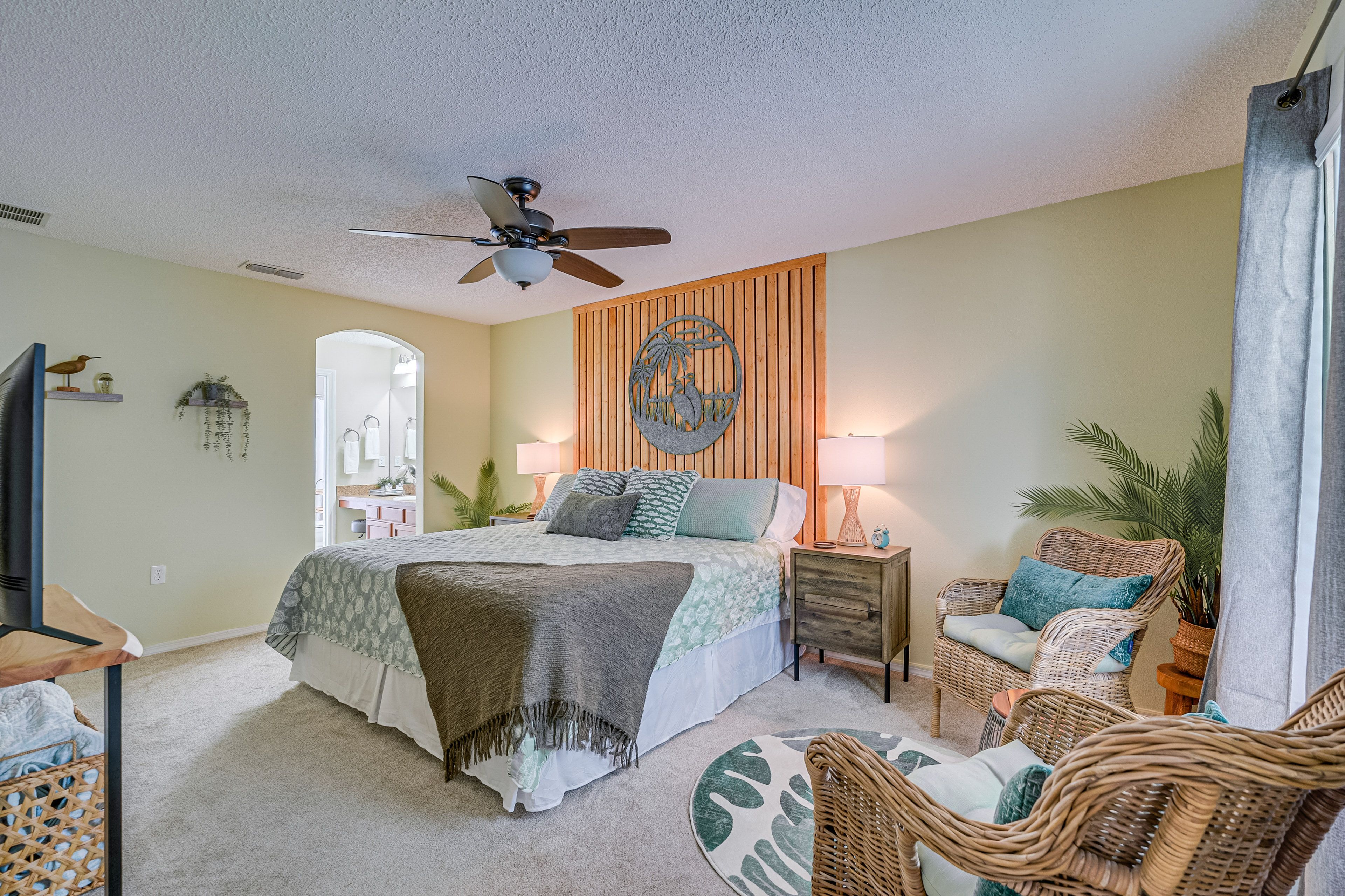 Bedroom 1 | King Bed | Smart TV