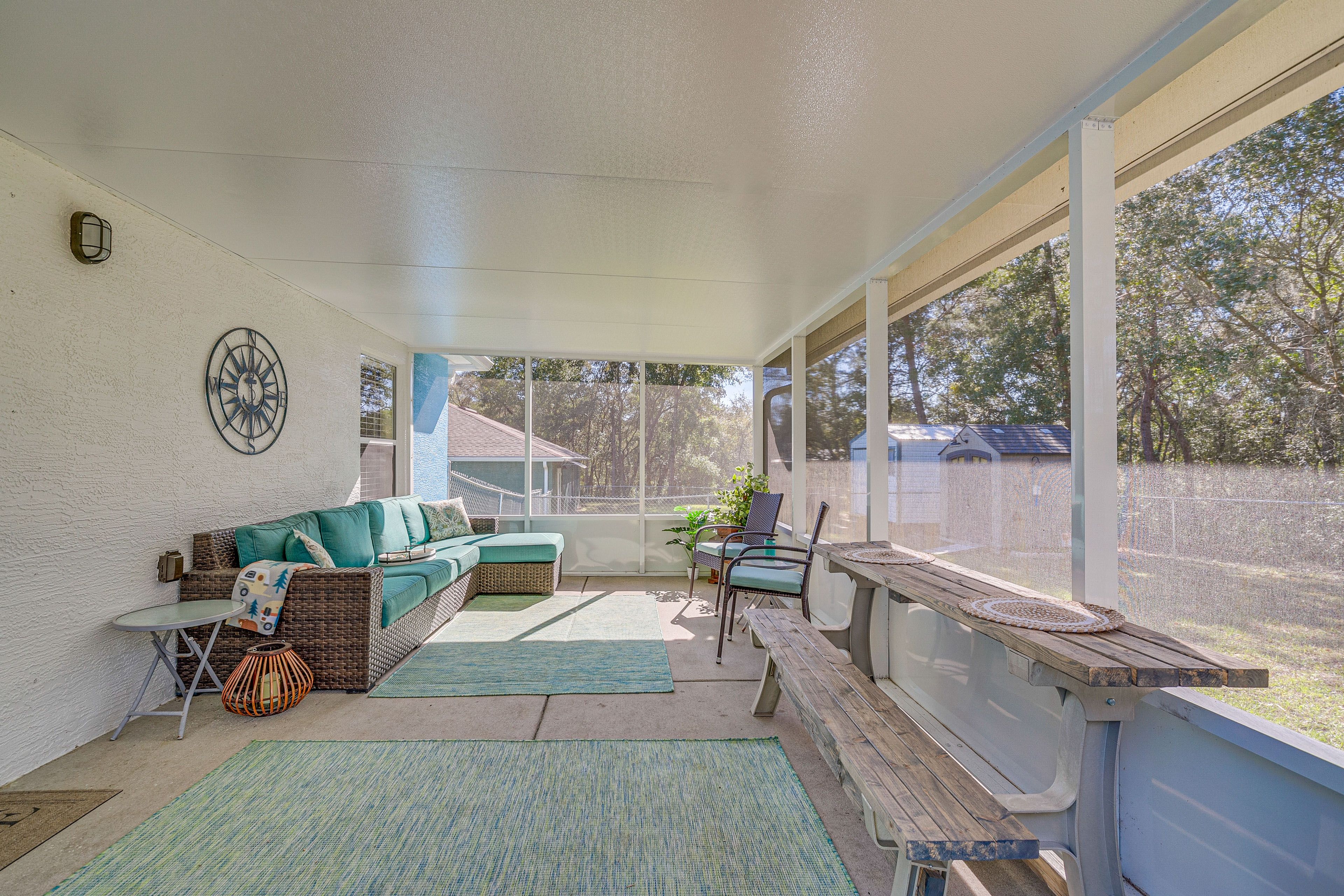 Screened Patio | Outdoor Seating