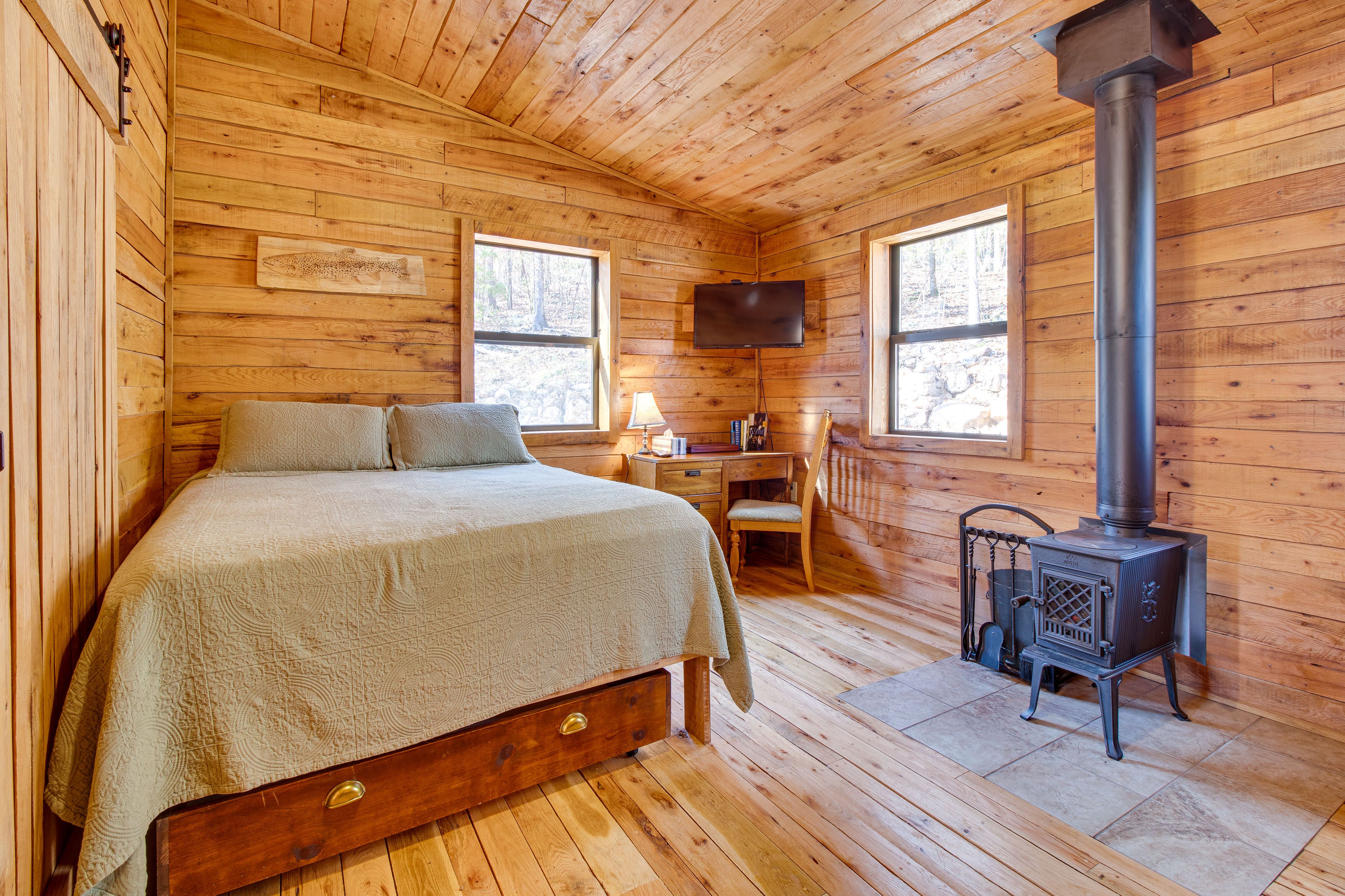 Bedroom 1 | 1st Floor | Queen Bed | Wood-Burning Stove | Smart TV | Free WiFi
