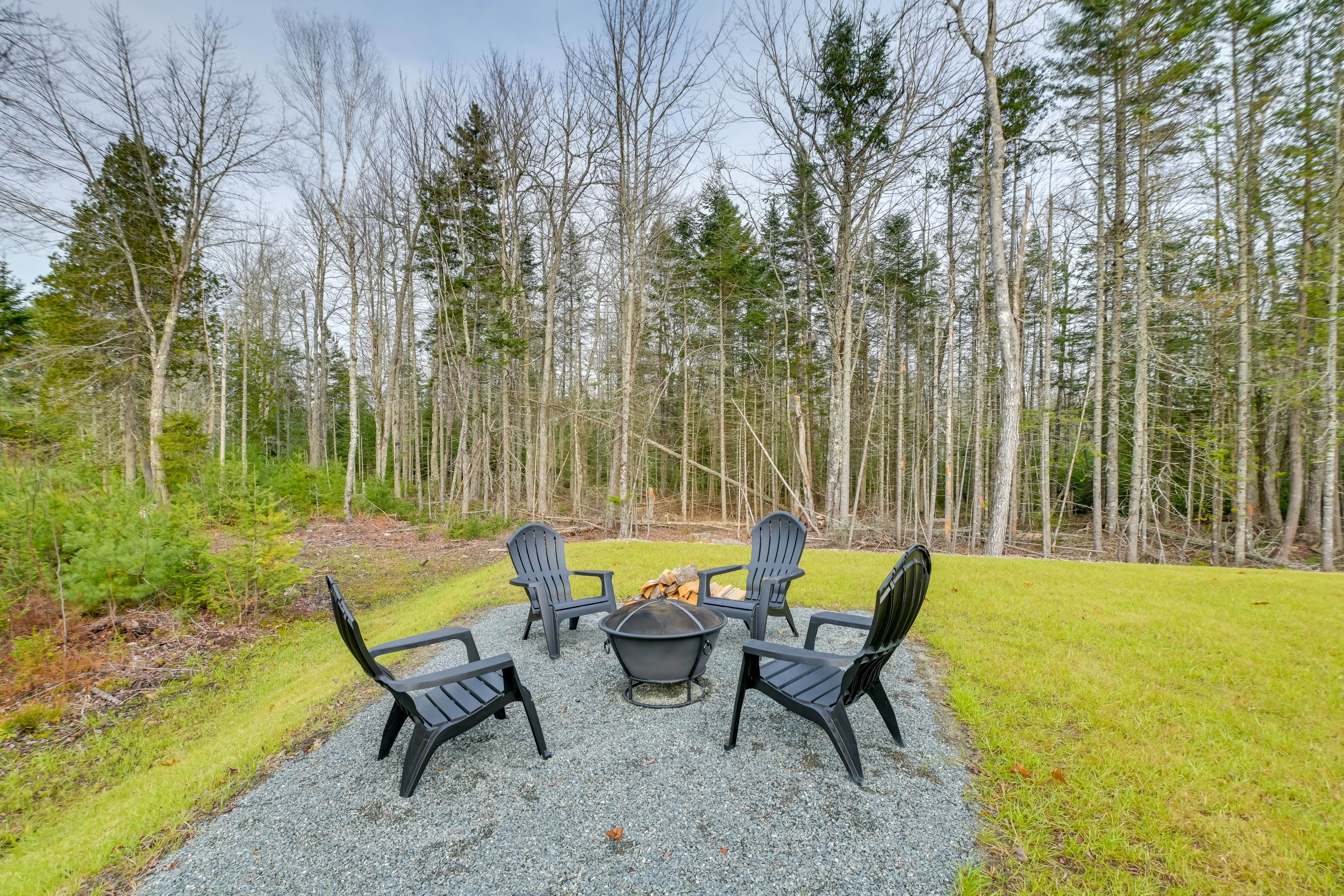 Outdoor Space | Fire Pit w/ Seating (Wood Provided)