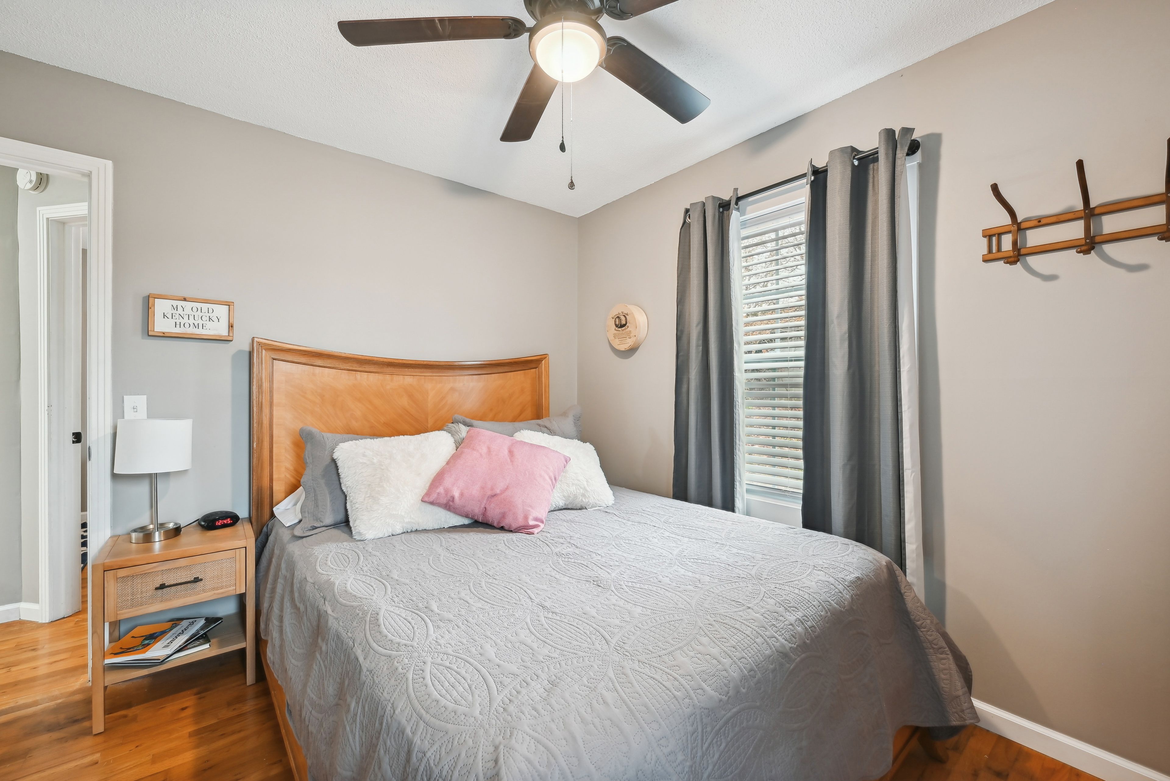 Bedroom 2 | Queen Bed
