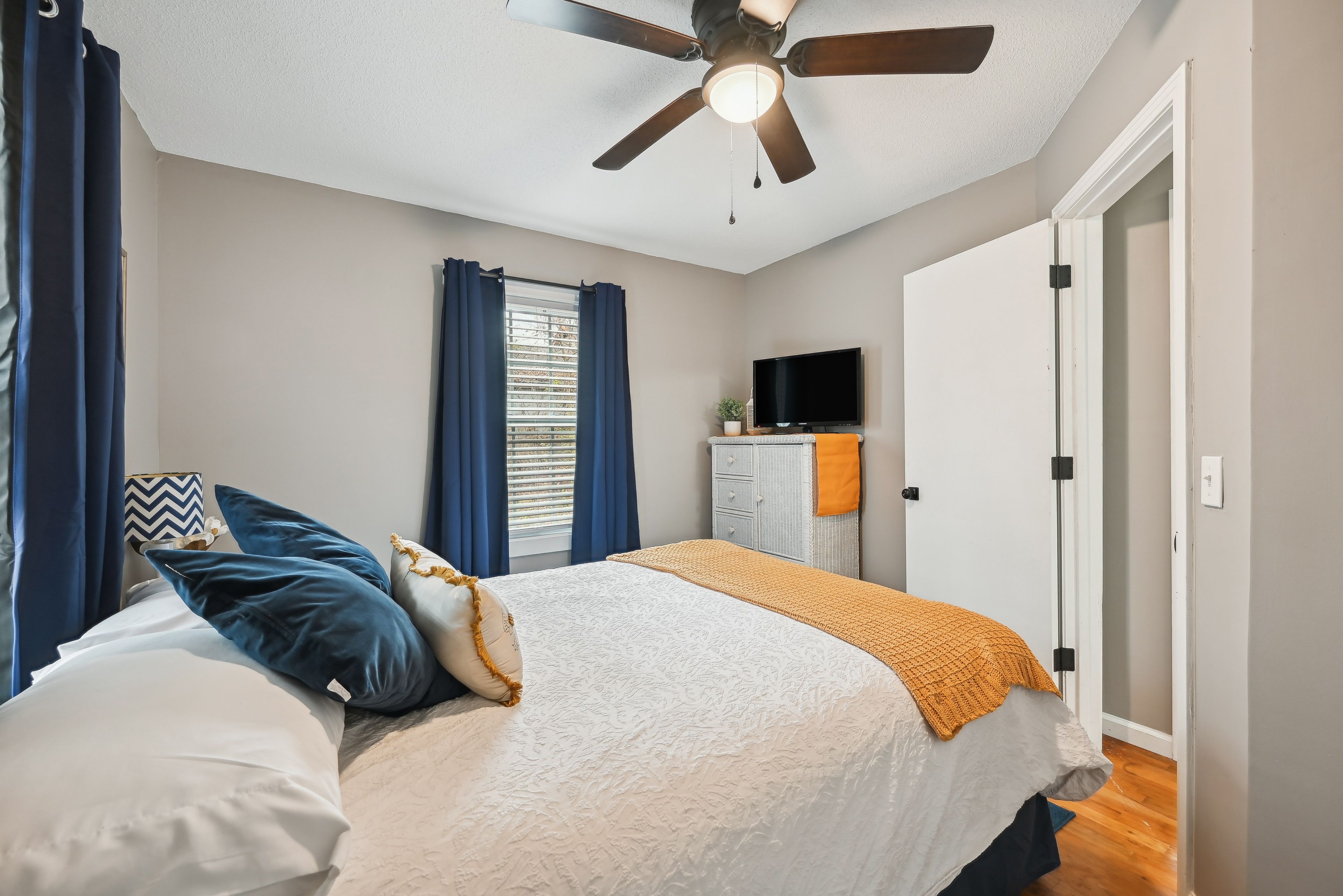Bedroom 1 | Queen Bed | Smart TV | Linens Provided