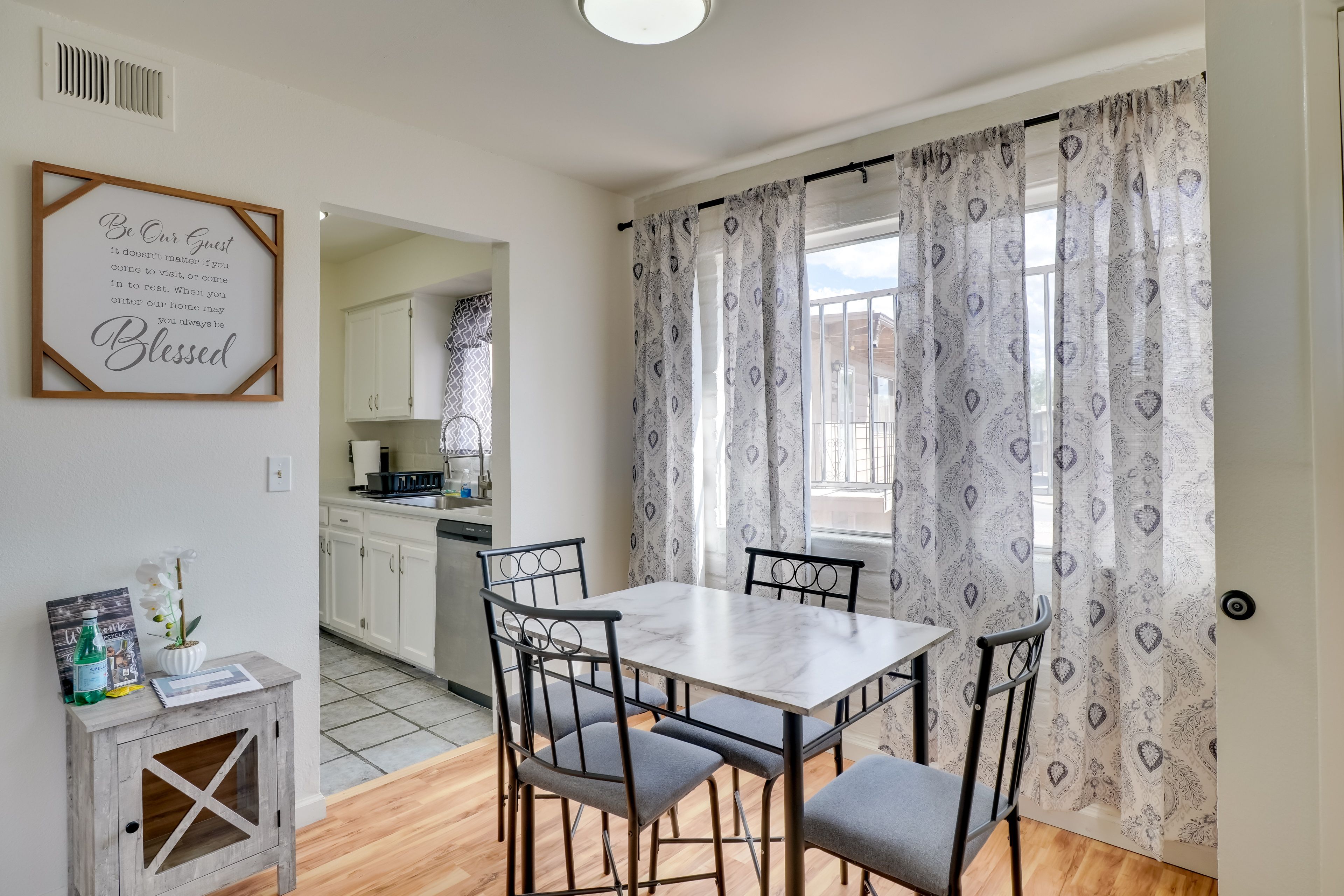 Dining Table | Dishware & Flatware