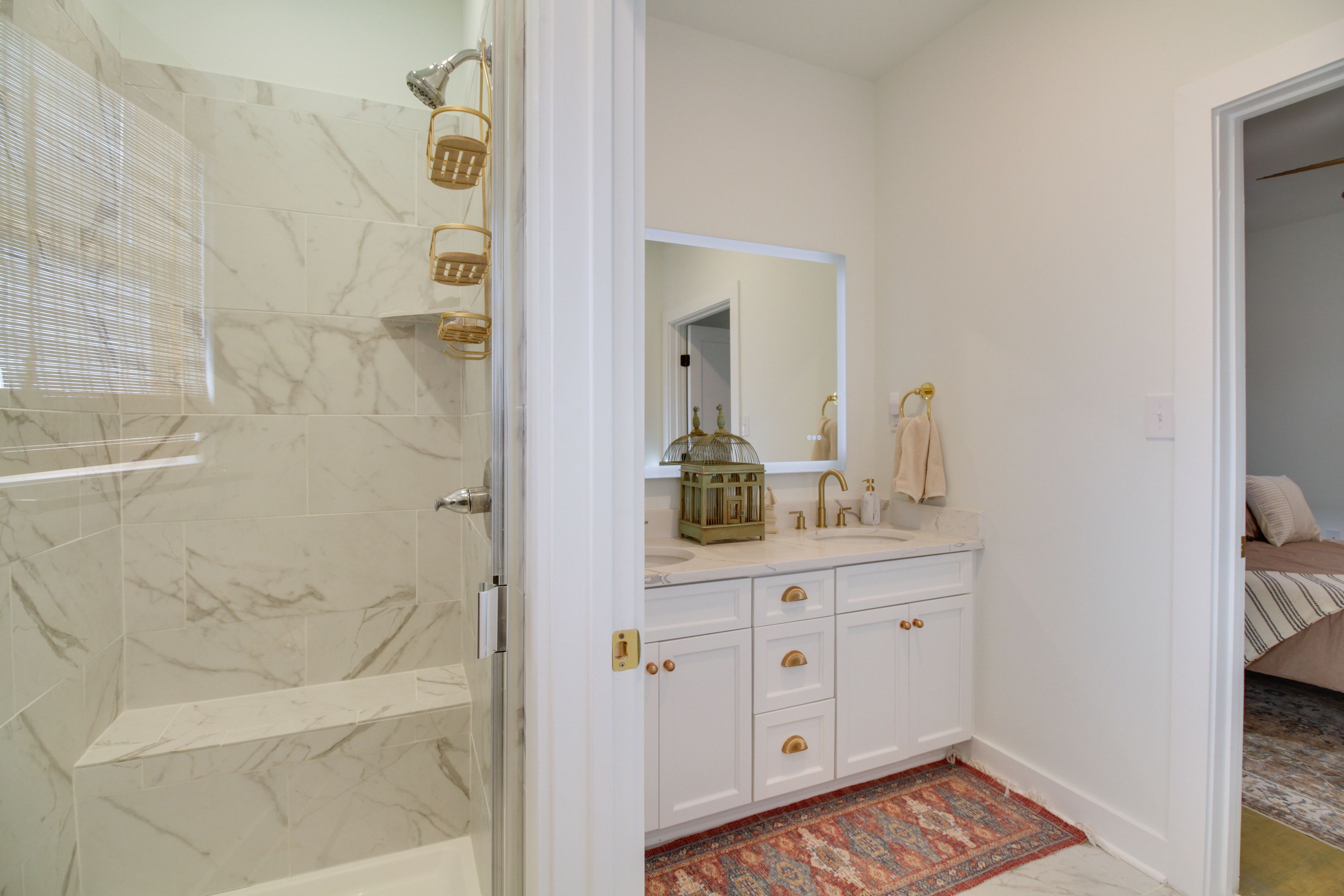 Bathroom | Complimentary Toiletries | Towels Provided | Smart Mirror