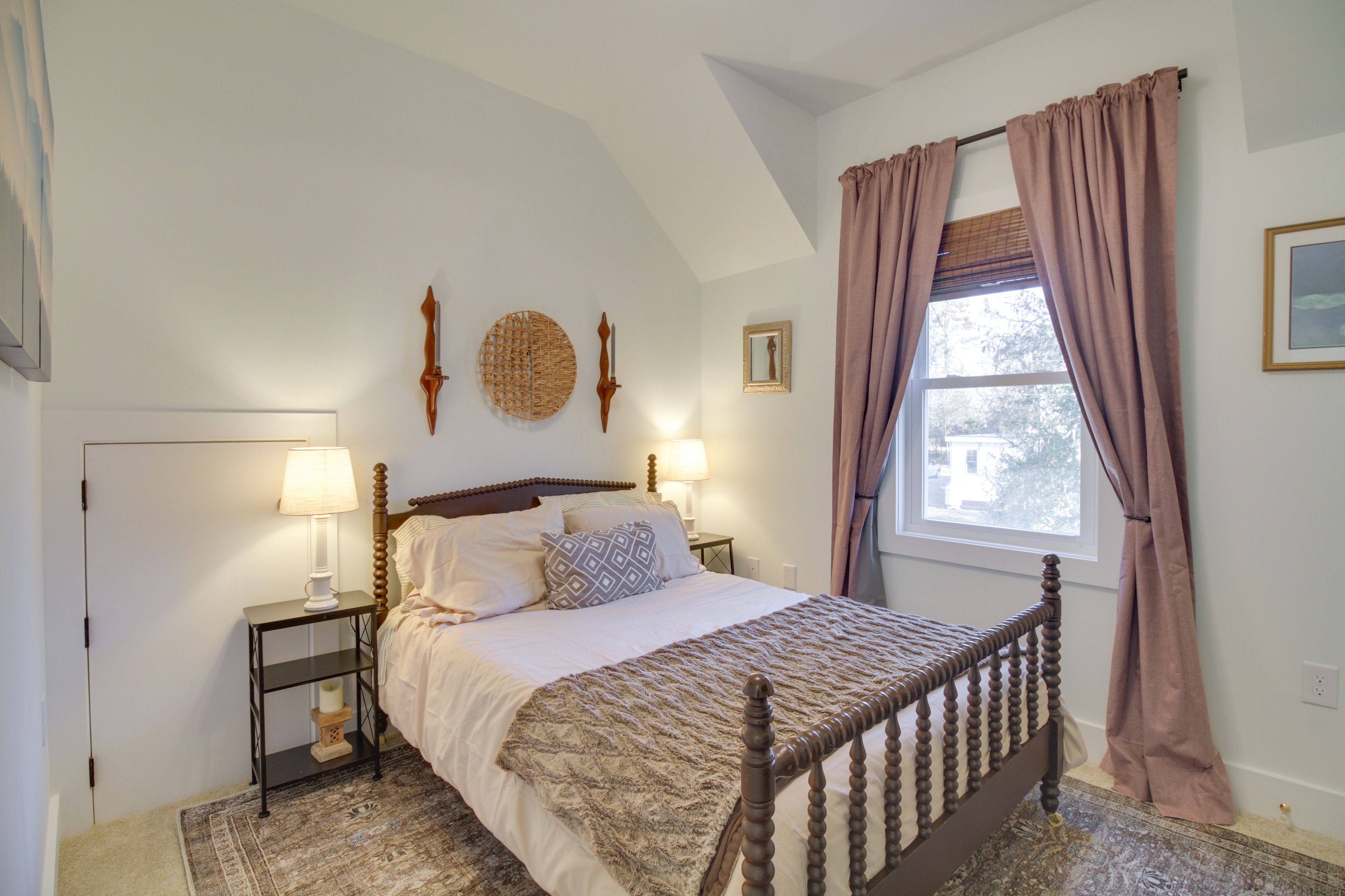 Bedroom 2 | Full Bed | 2nd Floor | Smart TV