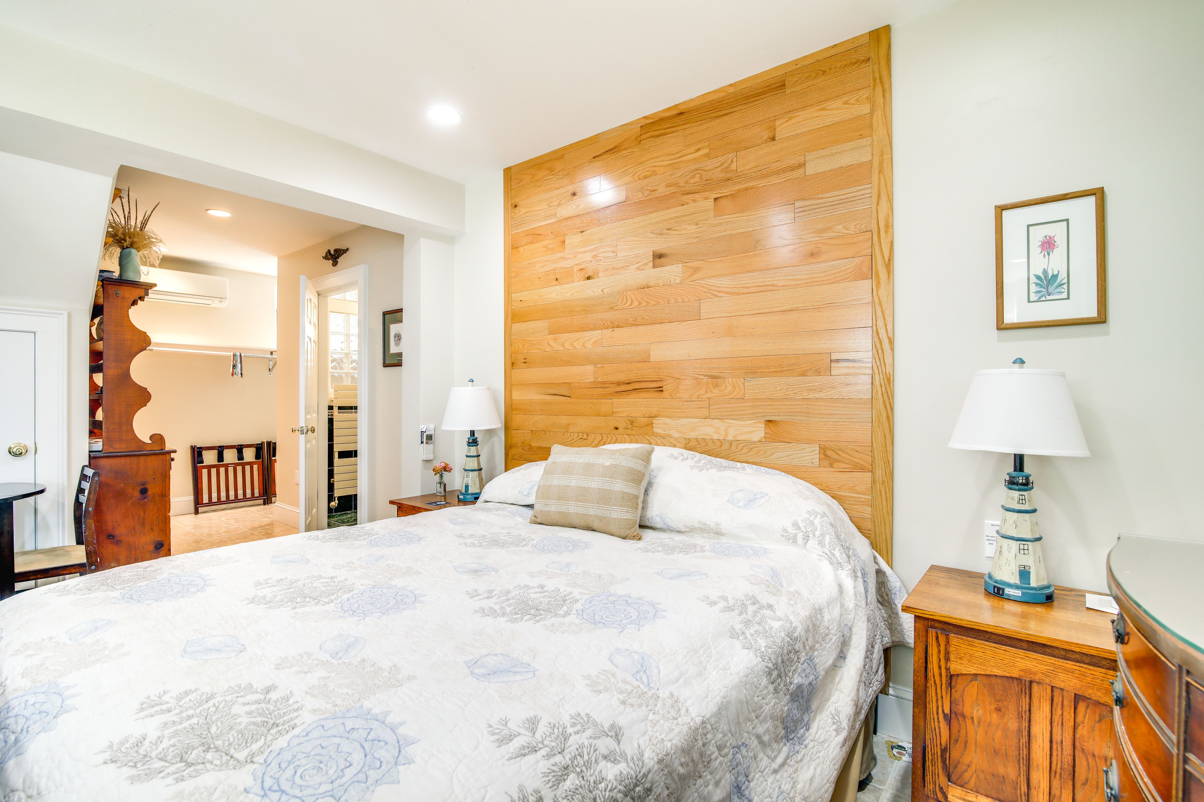 Sleeping Area | Queen Bed | Linens Provided