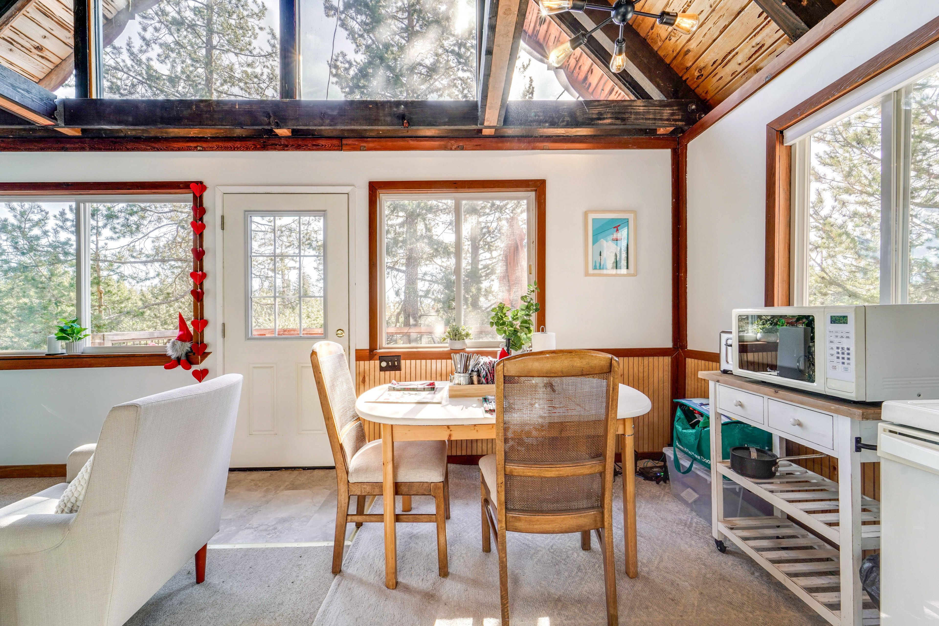 Dining Area | Dishware/Flatware