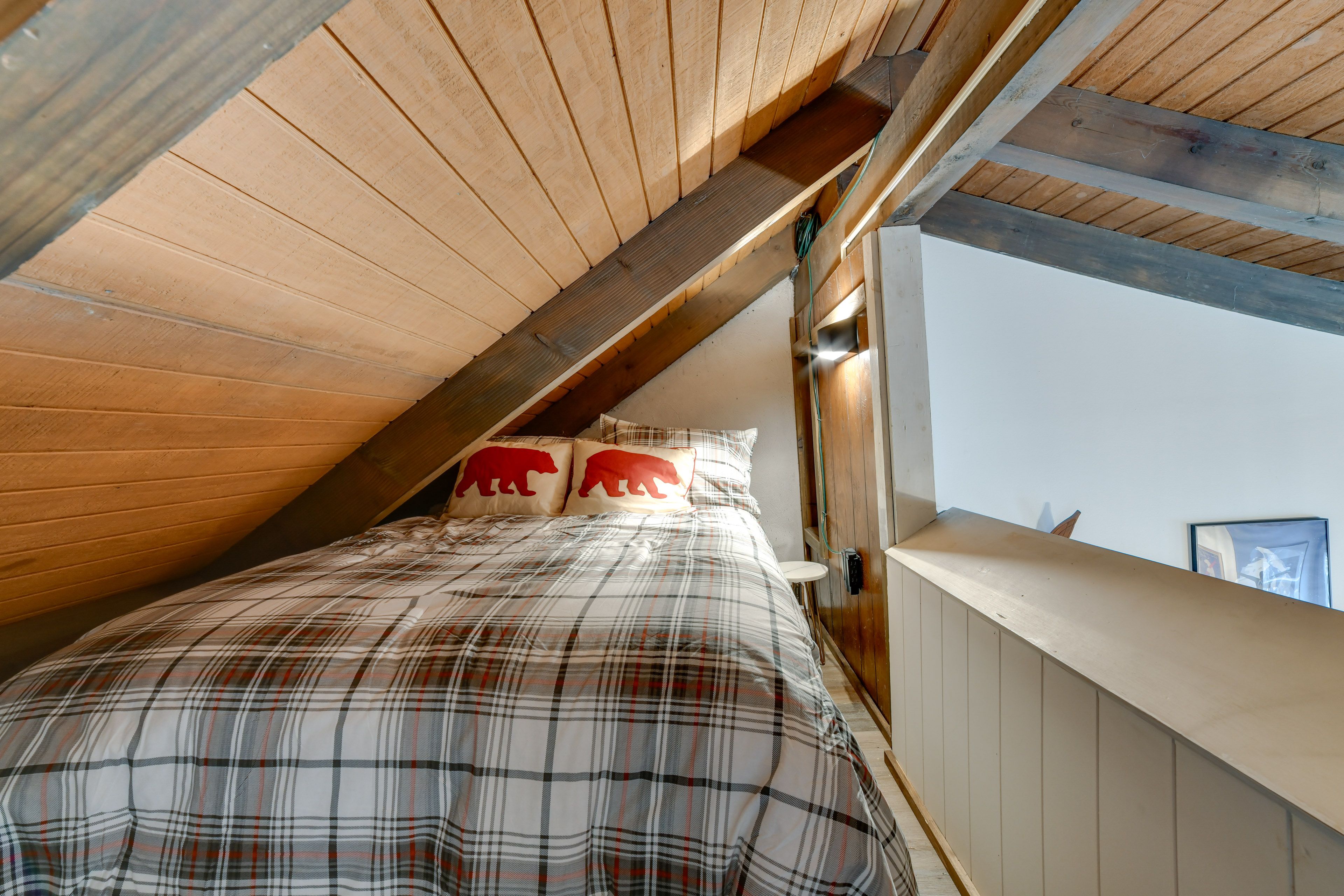 Loft | Full Bed