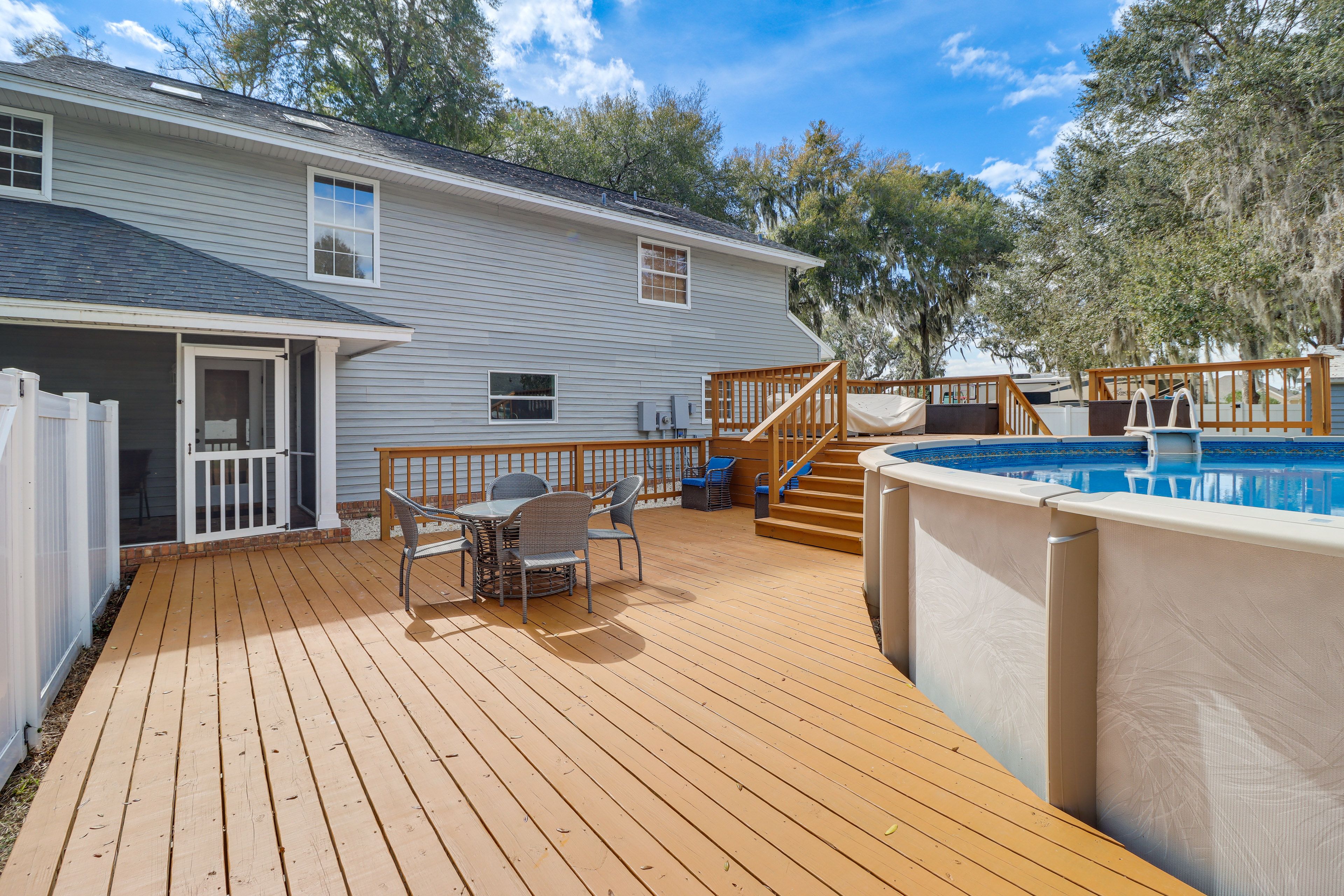 Furnished Deck | Outdoor Dining