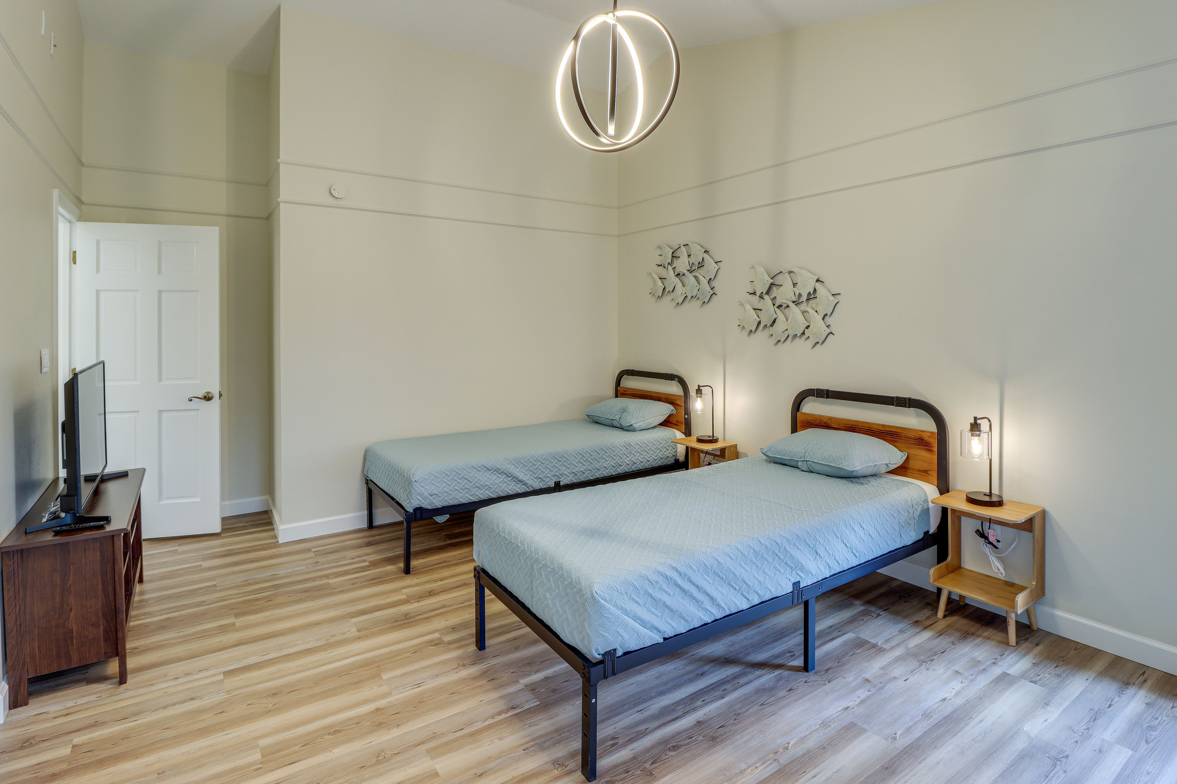 Bedroom 3 | 2nd Floor | 2 Twin Beds | Smart TV