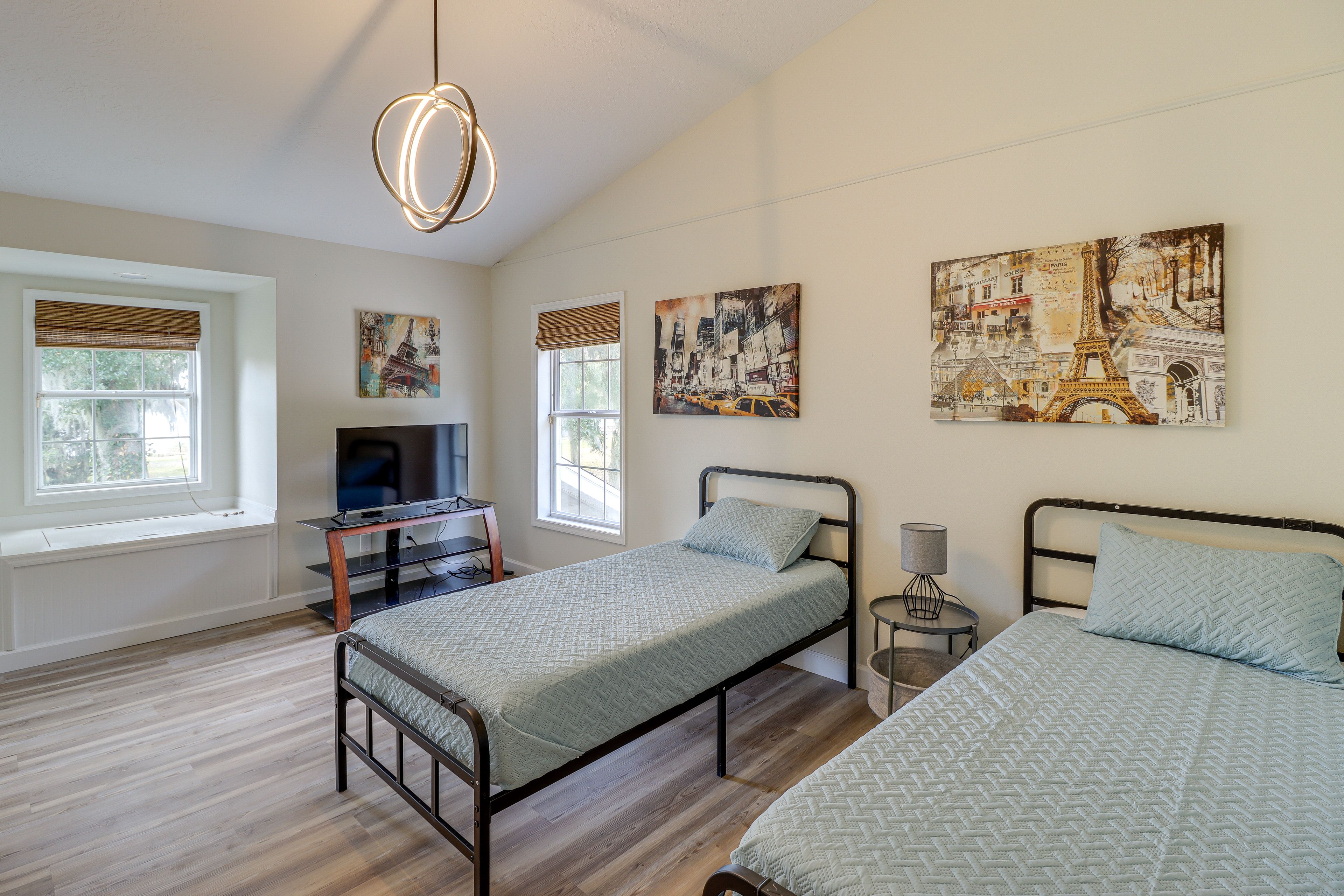 Bedroom 2 | 2nd Floor | 2 Twin Beds | Smart TV