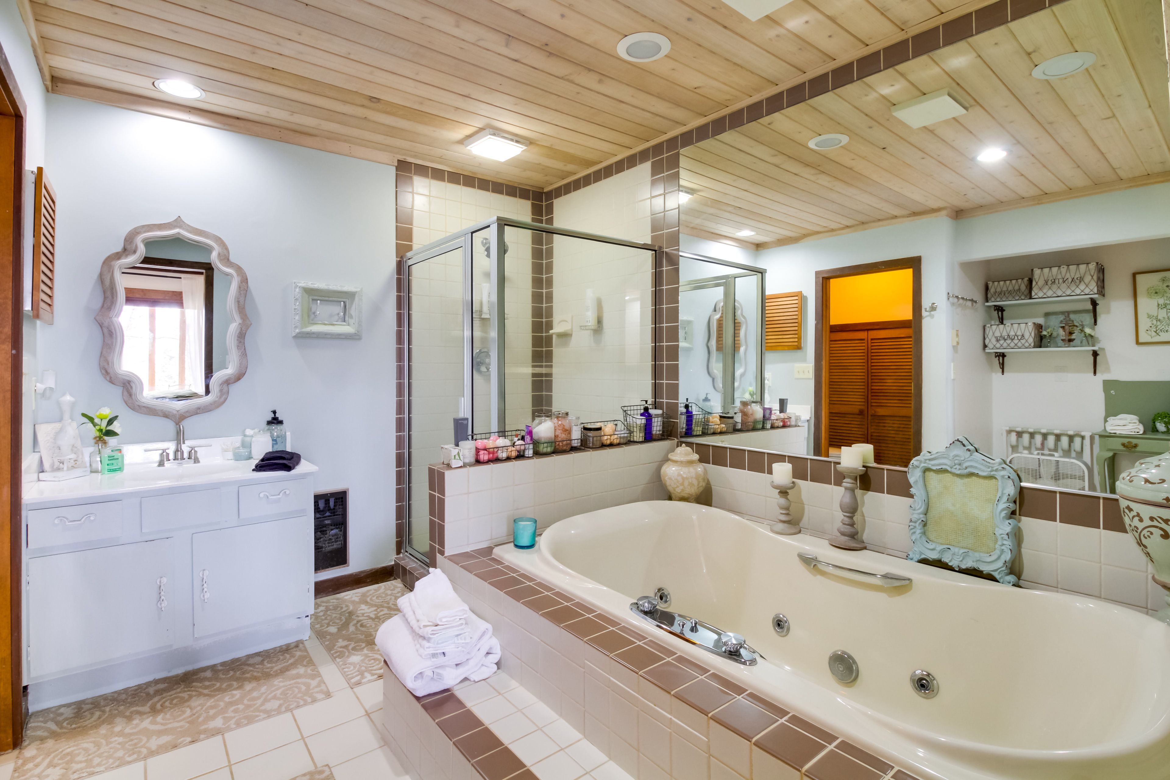 En-Suite Bathroom | Jetted Tub