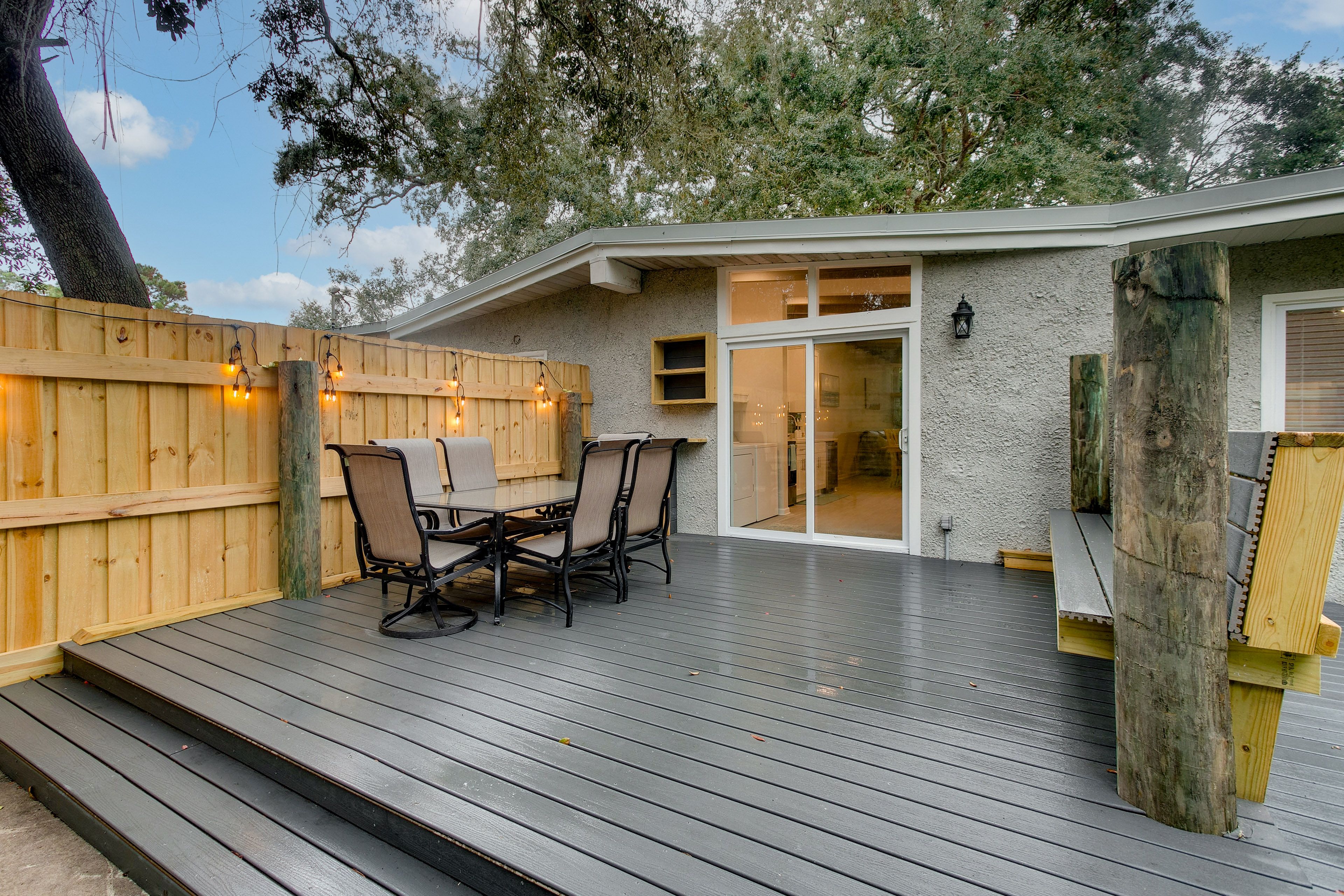 Deck | Outdoor Dining Area