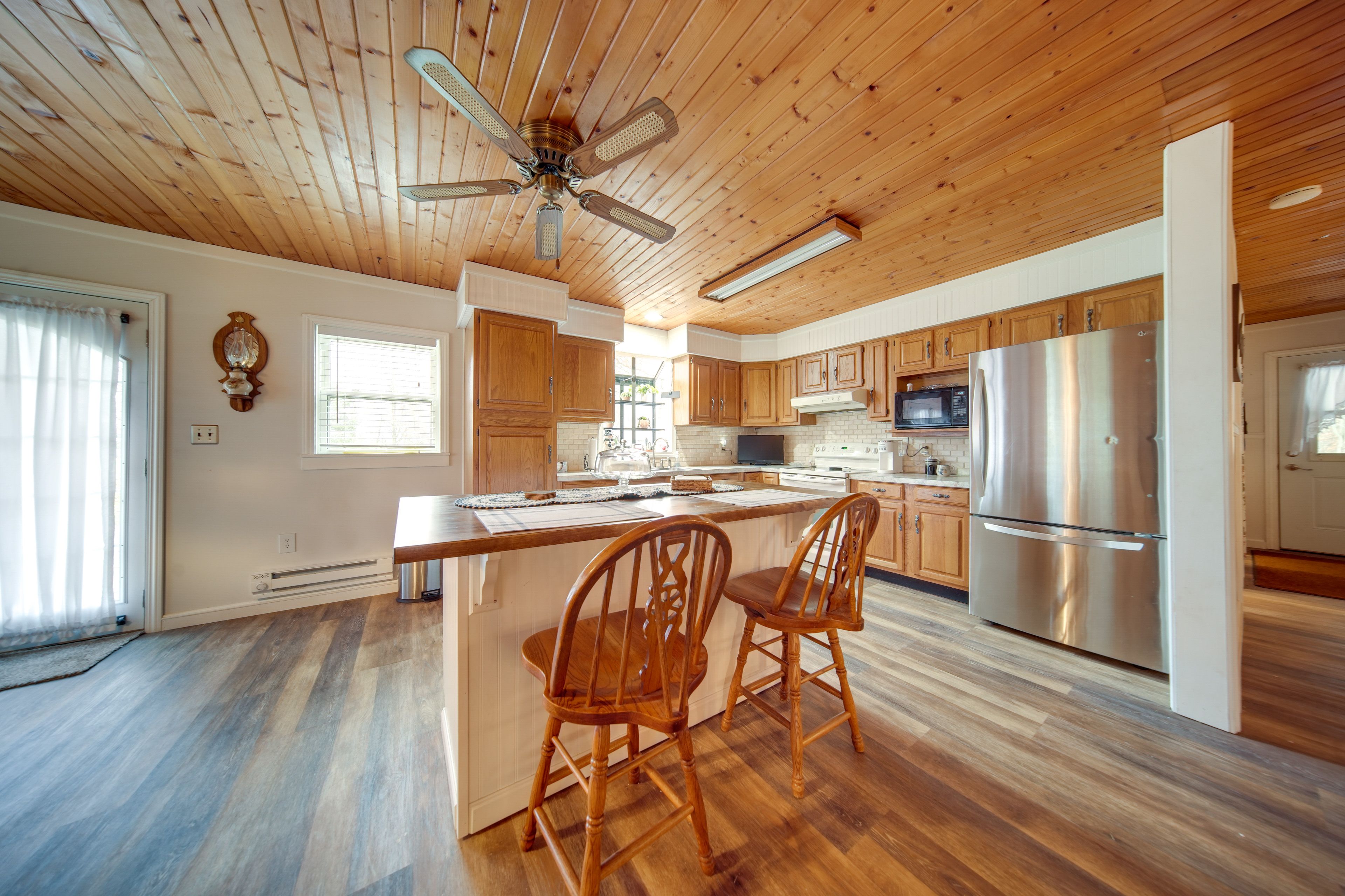 Kitchen | Cooking Basics | Coffee Maker | Paper Towels/Trash Bags Provided